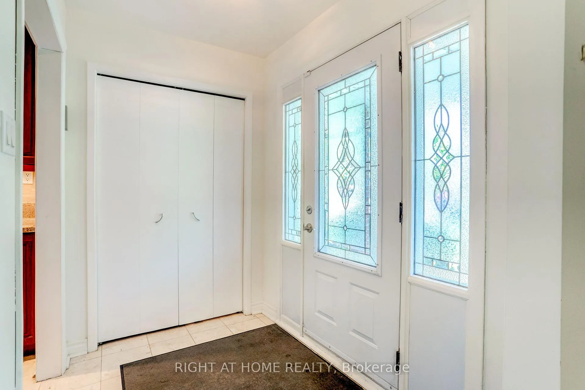 Photo 6 of 47 Shieldmark Crescent, Markham, Royal Orchard — HOMEH