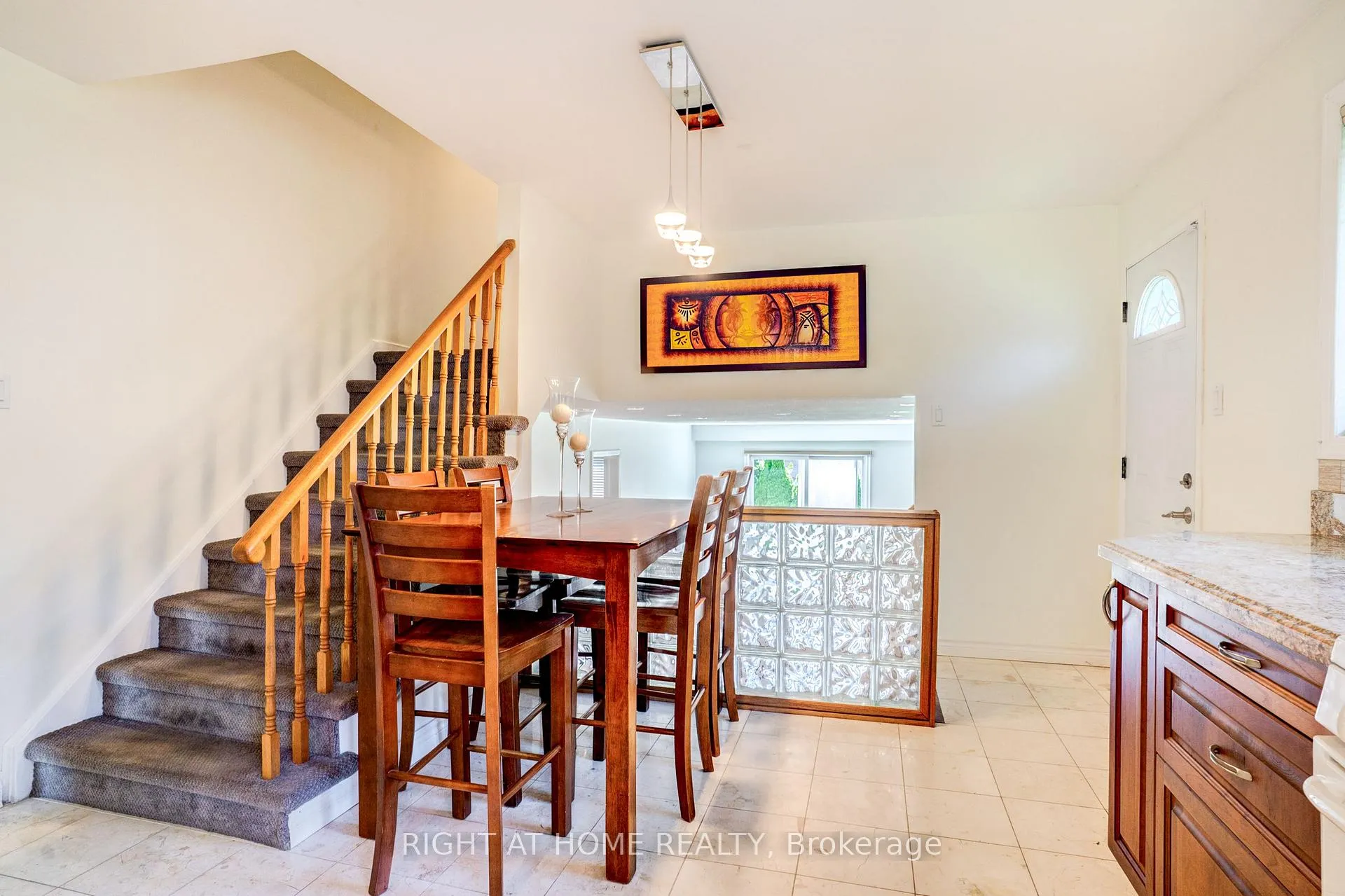 Photo 9 of 47 Shieldmark Crescent, Markham, Royal Orchard — HOMEH