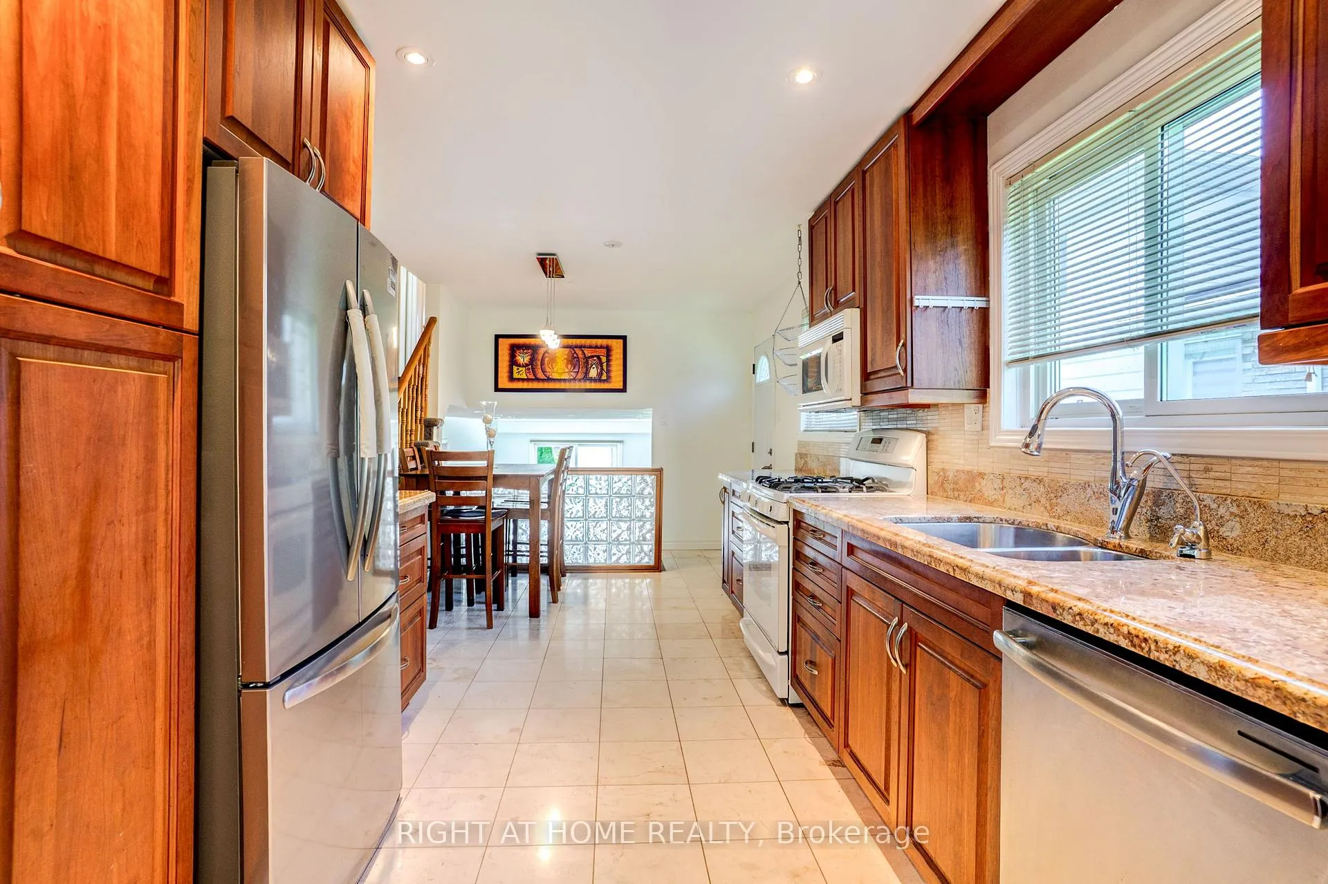 Photo 11 of 47 Shieldmark Crescent, Markham, Royal Orchard — HOMEH