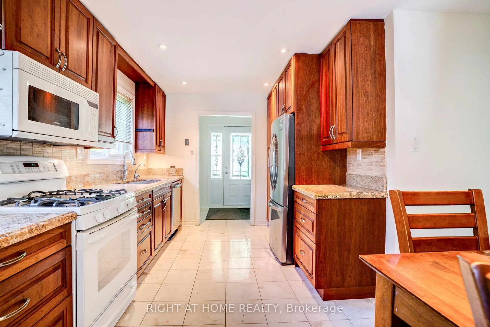 Photo 12 of 47 Shieldmark Crescent, Markham, Royal Orchard — HOMEH