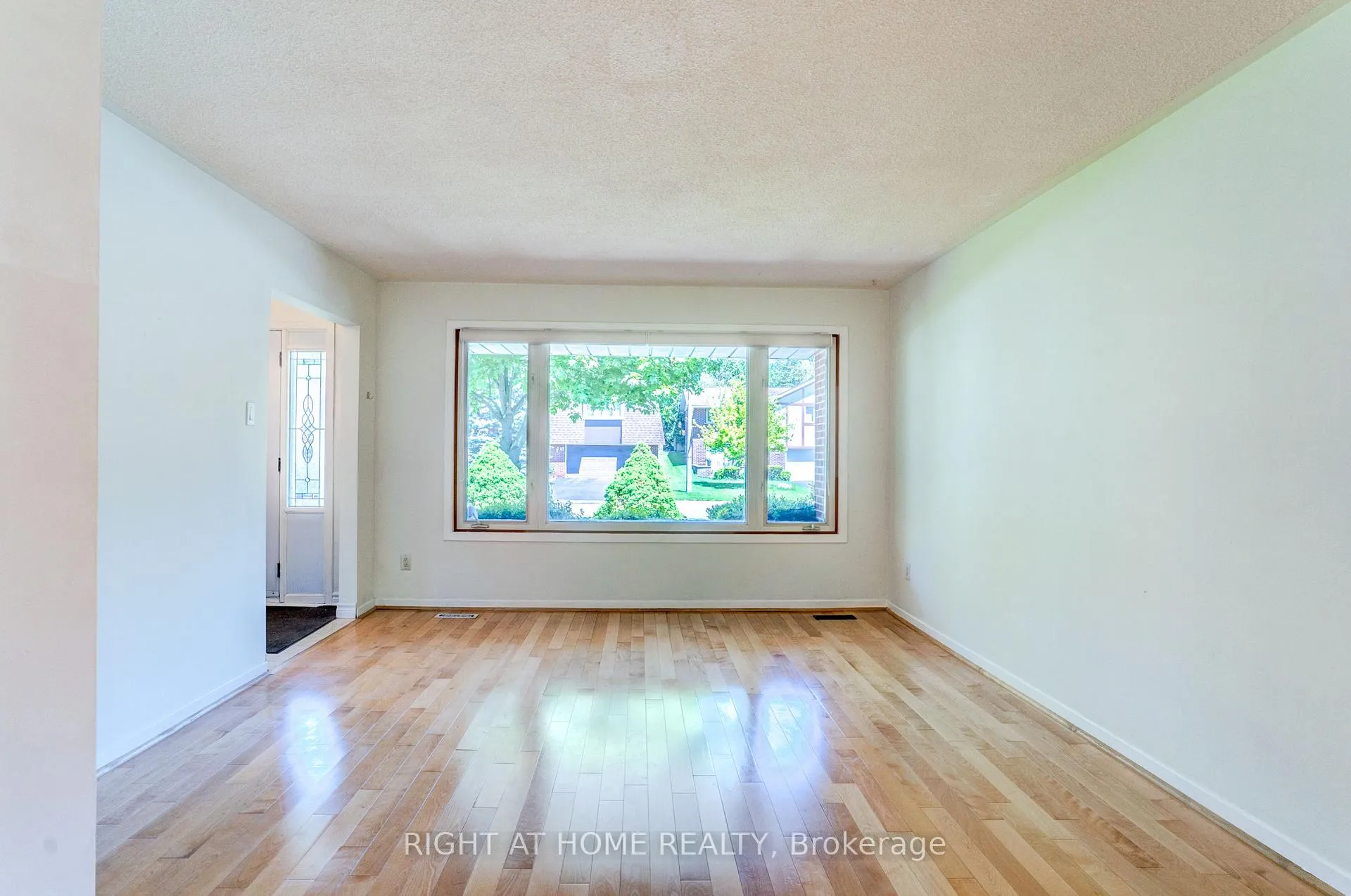 Photo 15 of 47 Shieldmark Crescent, Markham, Royal Orchard — HOMEH