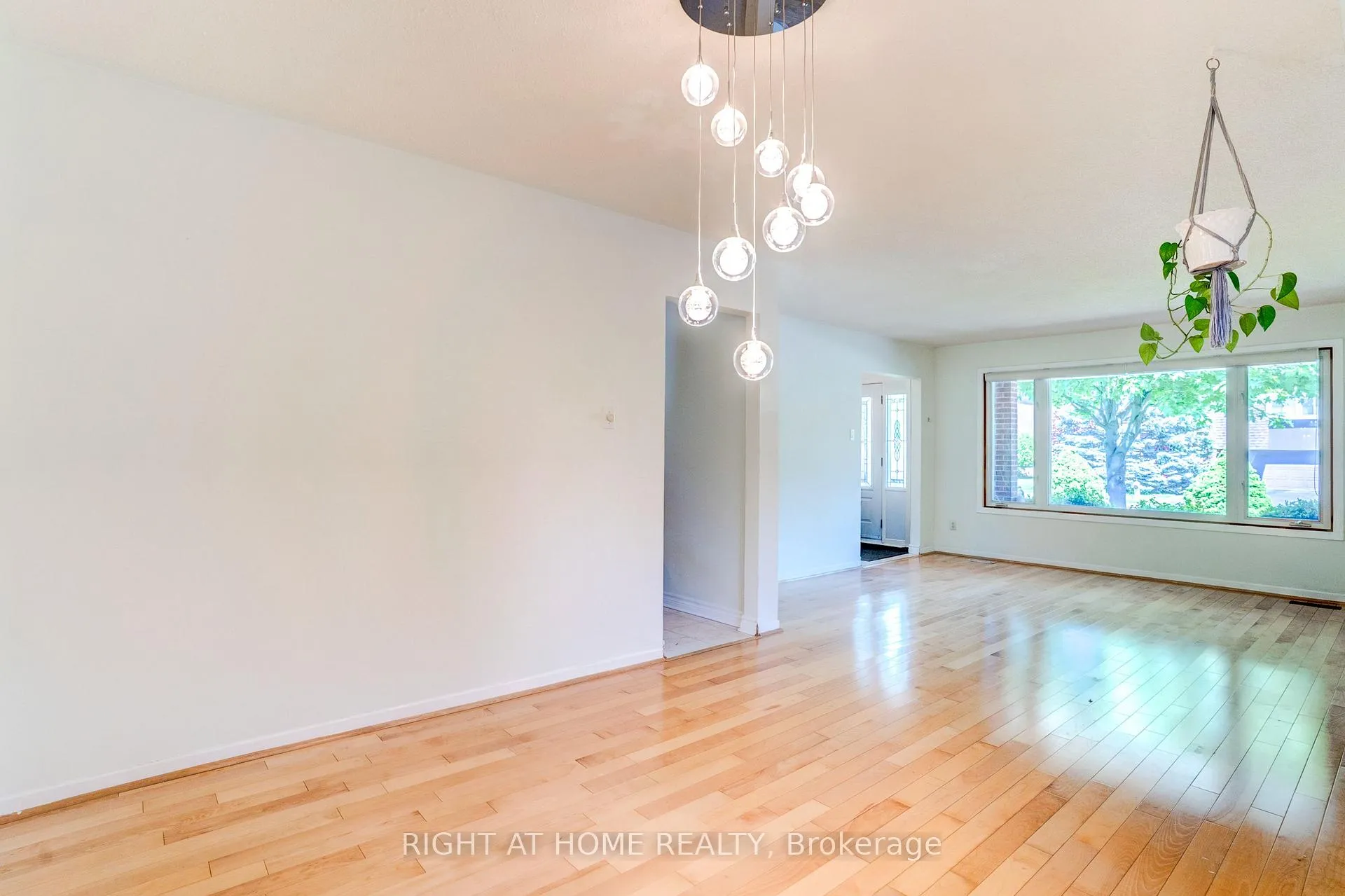 Photo 16 of 47 Shieldmark Crescent, Markham, Royal Orchard — HOMEH