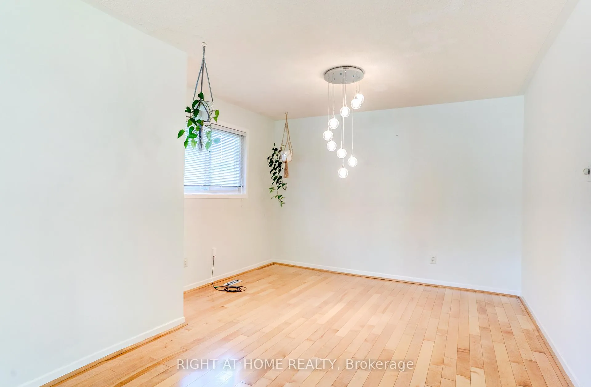 Photo 18 of 47 Shieldmark Crescent, Markham, Royal Orchard — HOMEH