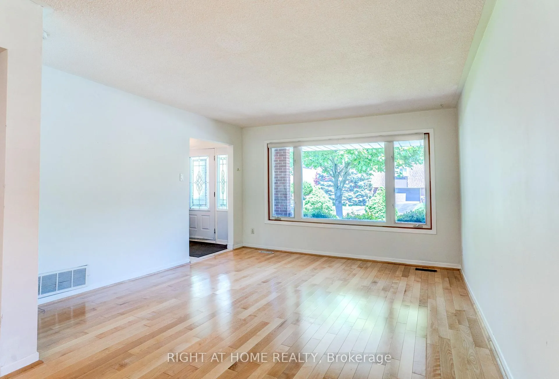 Photo 19 of 47 Shieldmark Crescent, Markham, Royal Orchard — HOMEH
