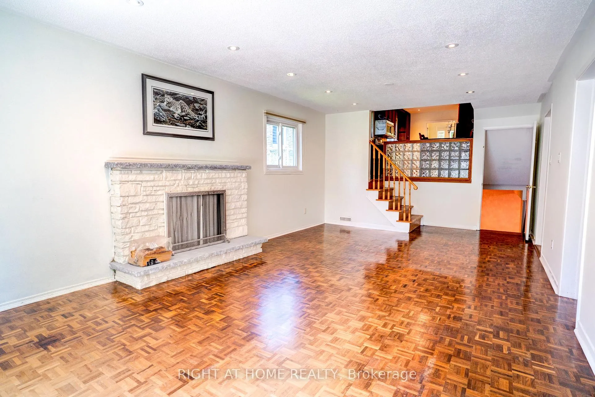 Photo 22 of 47 Shieldmark Crescent, Markham, Royal Orchard — HOMEH