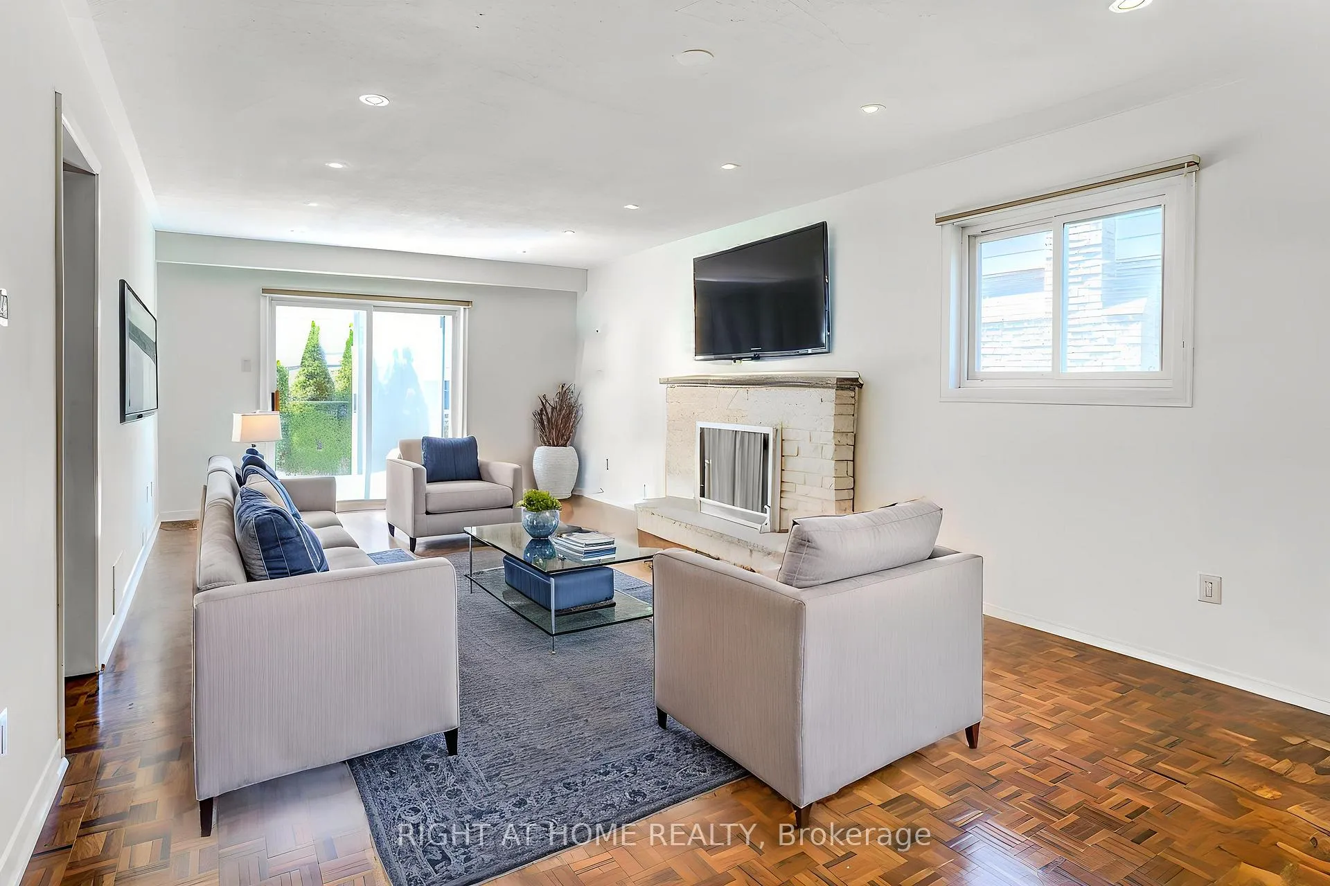Photo 23 of 47 Shieldmark Crescent, Markham, Royal Orchard — HOMEH