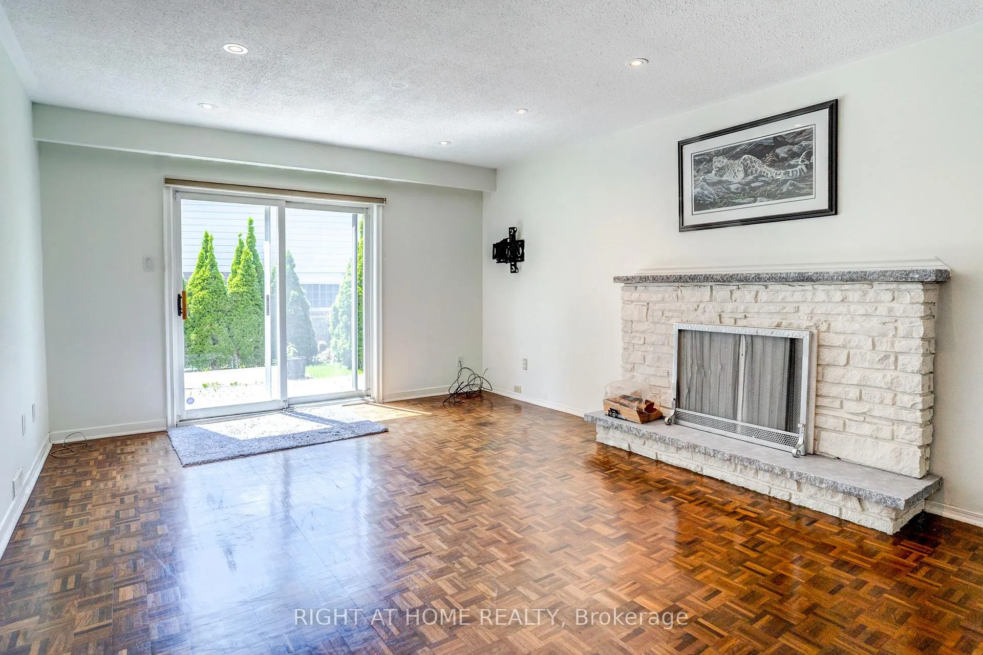Photo 24 of 47 Shieldmark Crescent, Markham, Royal Orchard — HOMEH