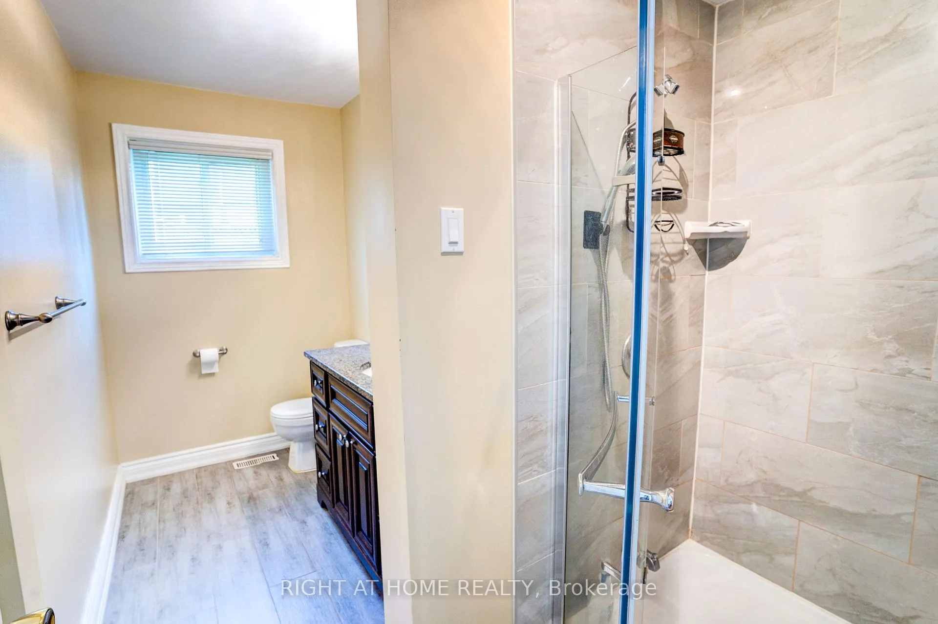 Photo 25 of 47 Shieldmark Crescent, Markham, Royal Orchard — HOMEH
