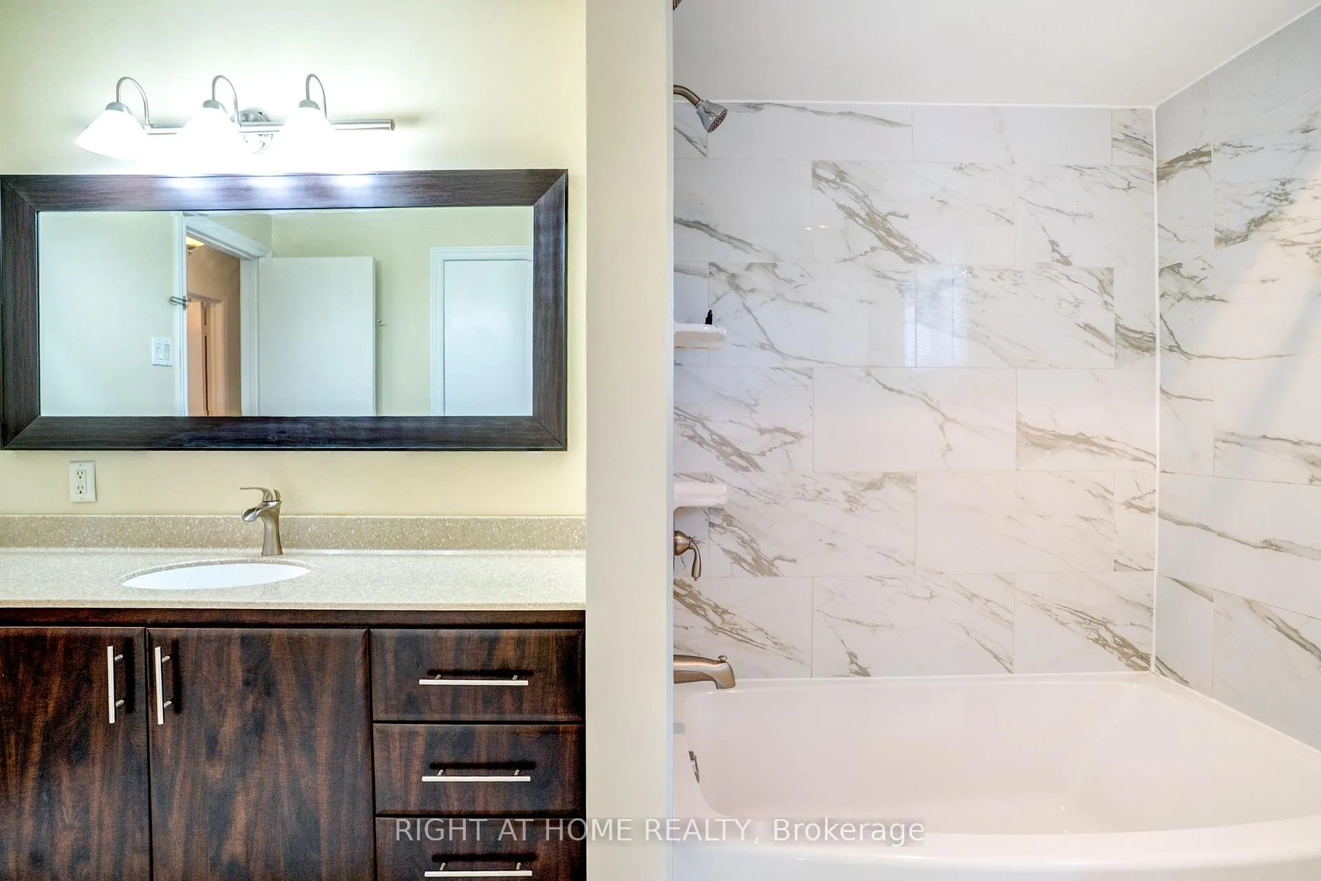 Photo 31 of 47 Shieldmark Crescent, Markham, Royal Orchard — HOMEH