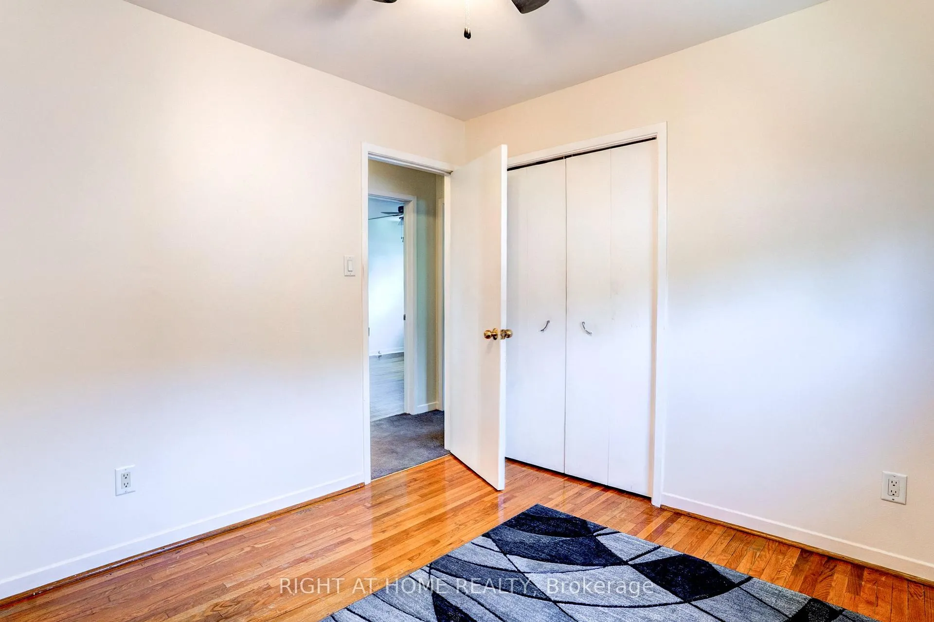 Photo 32 of 47 Shieldmark Crescent, Markham, Royal Orchard — HOMEH