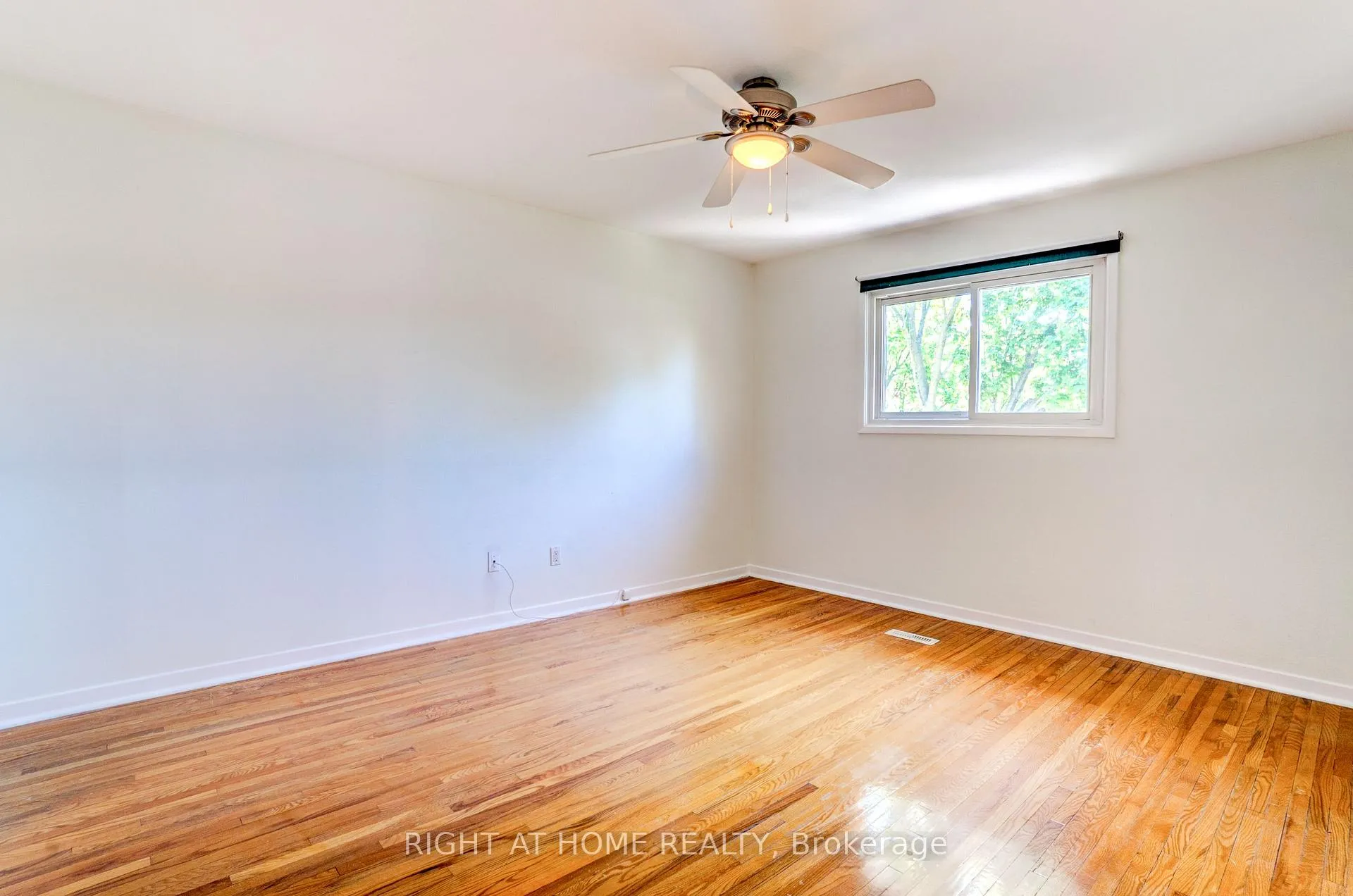Photo 33 of 47 Shieldmark Crescent, Markham, Royal Orchard — HOMEH