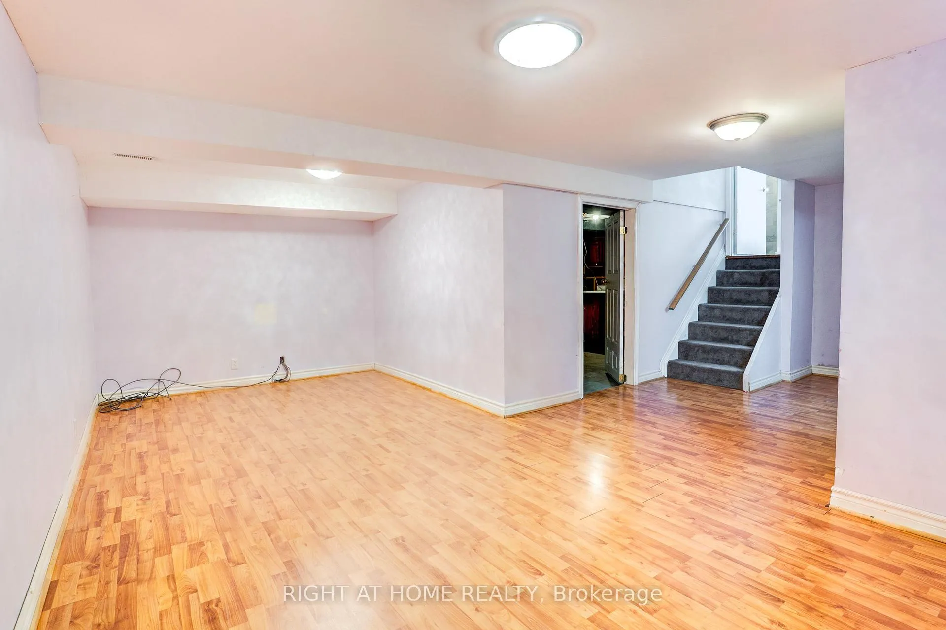 Photo 36 of 47 Shieldmark Crescent, Markham, Royal Orchard — HOMEH