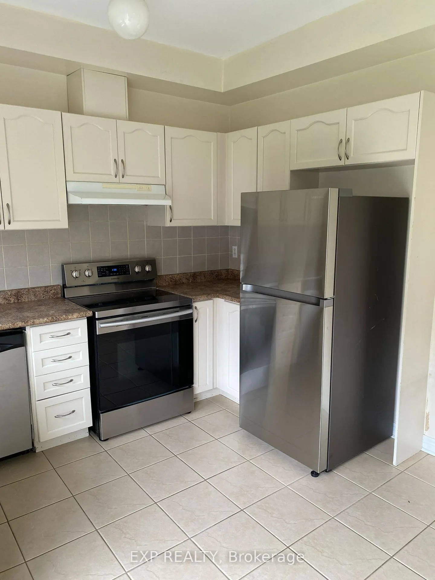 Photo 5 of 303 Andrews Trail, Milton, Clarke — HOMEH