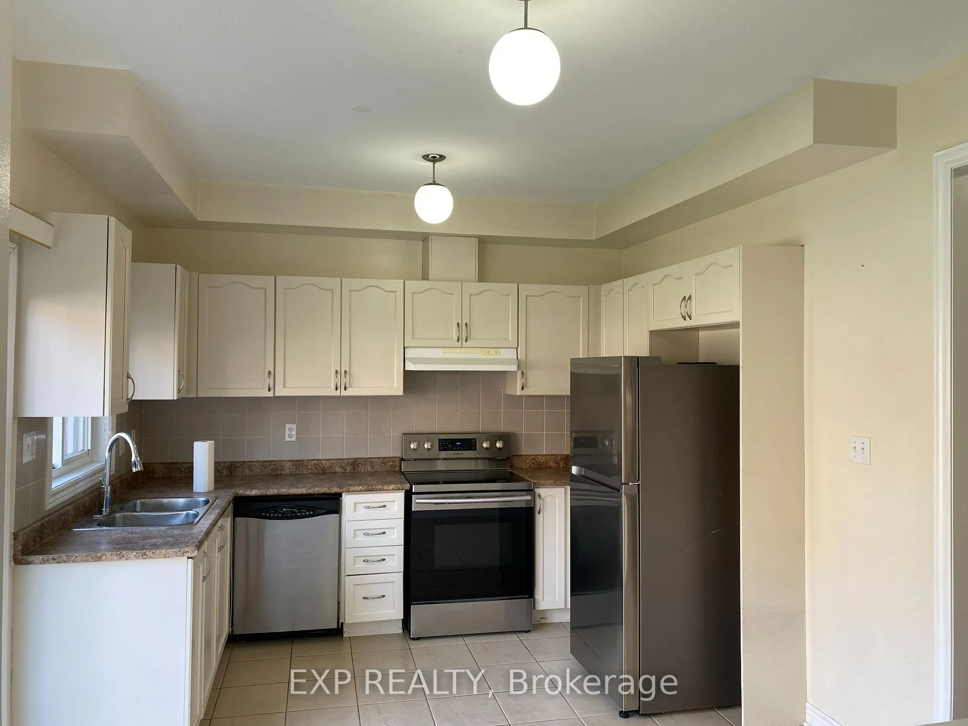 Photo 6 of 303 Andrews Trail, Milton, Clarke — HOMEH