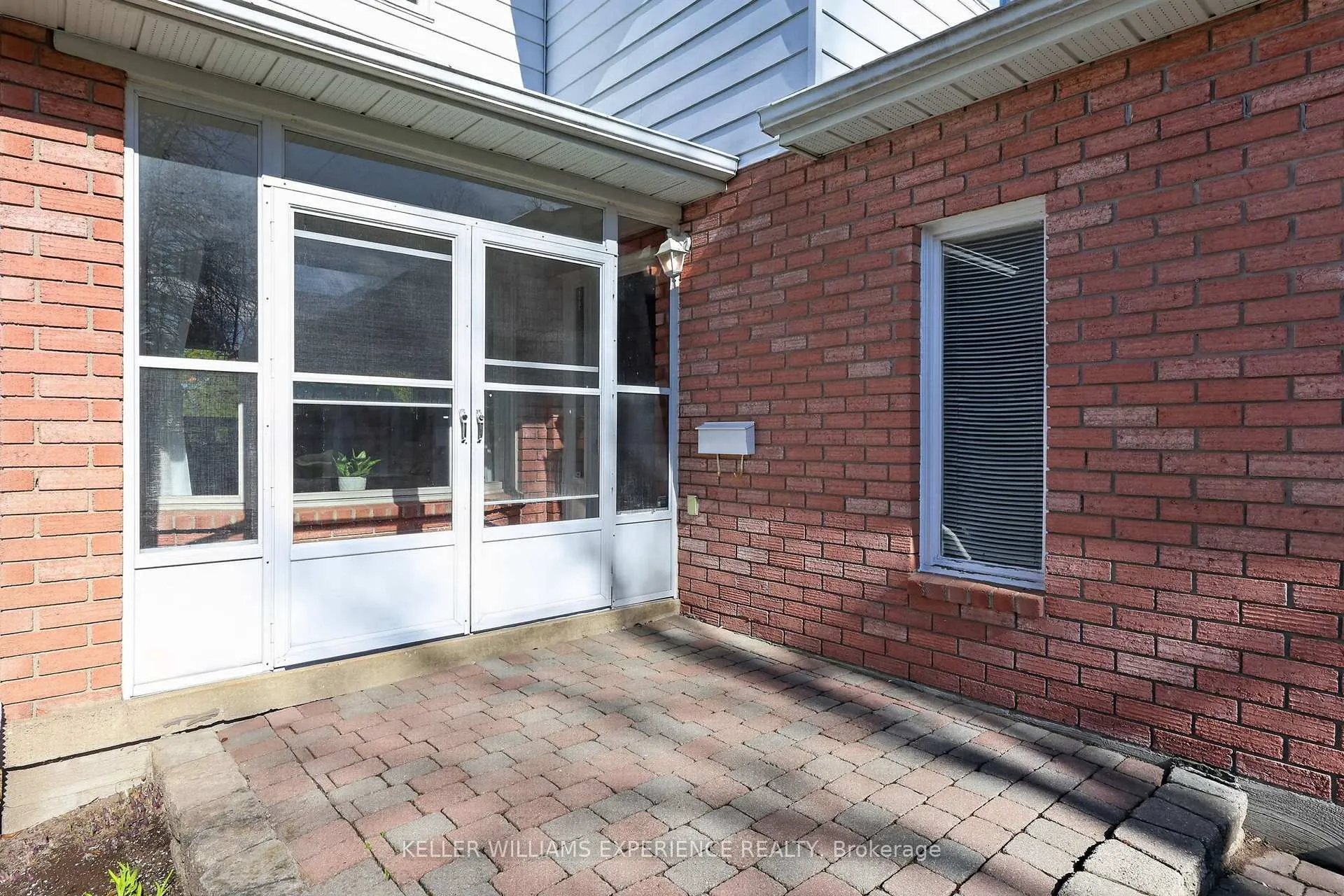 Photo 5 of 65 Garden Drive, Barrie, Allandale Heights — HOMEH