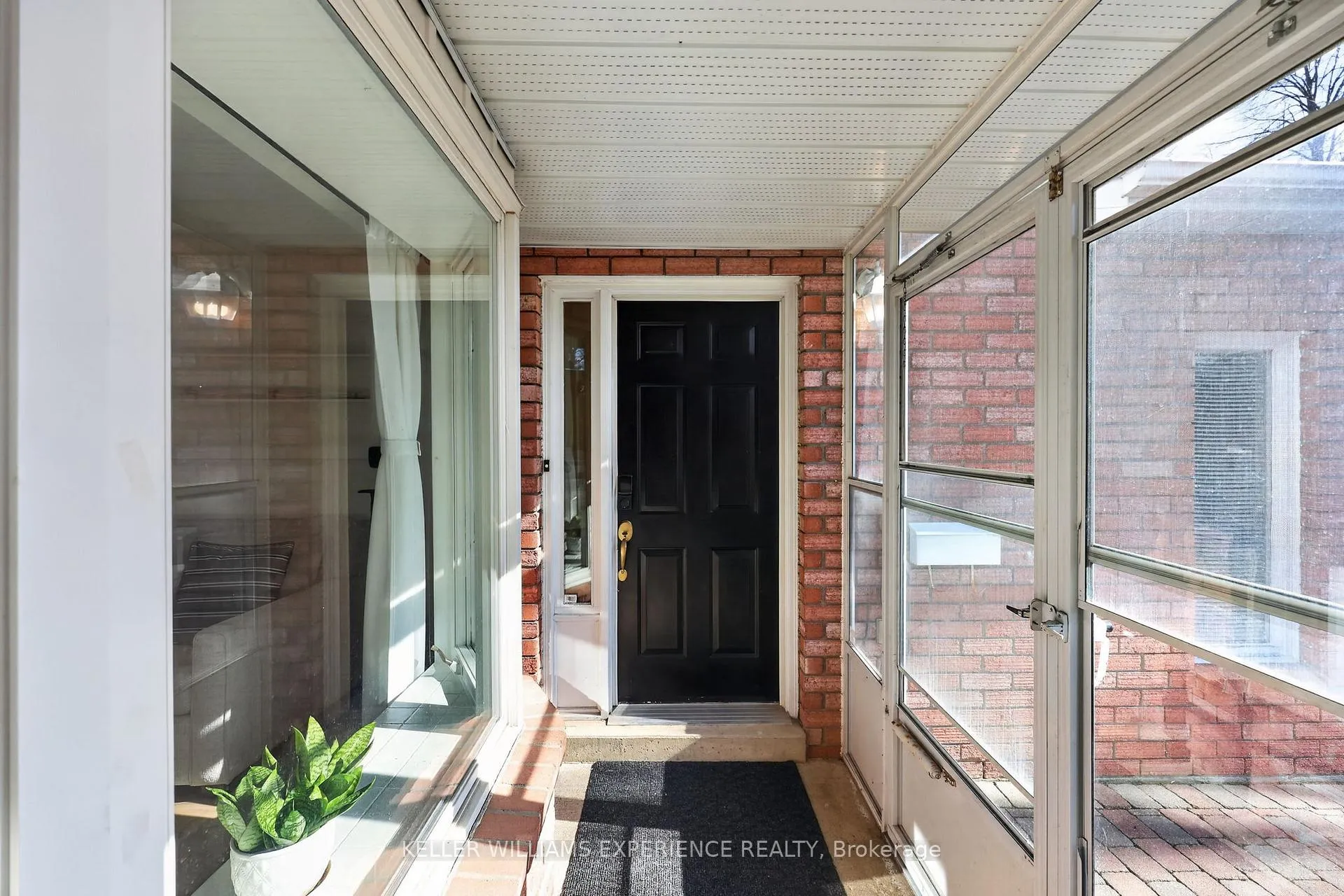 Photo 6 of 65 Garden Drive, Barrie, Allandale Heights — HOMEH