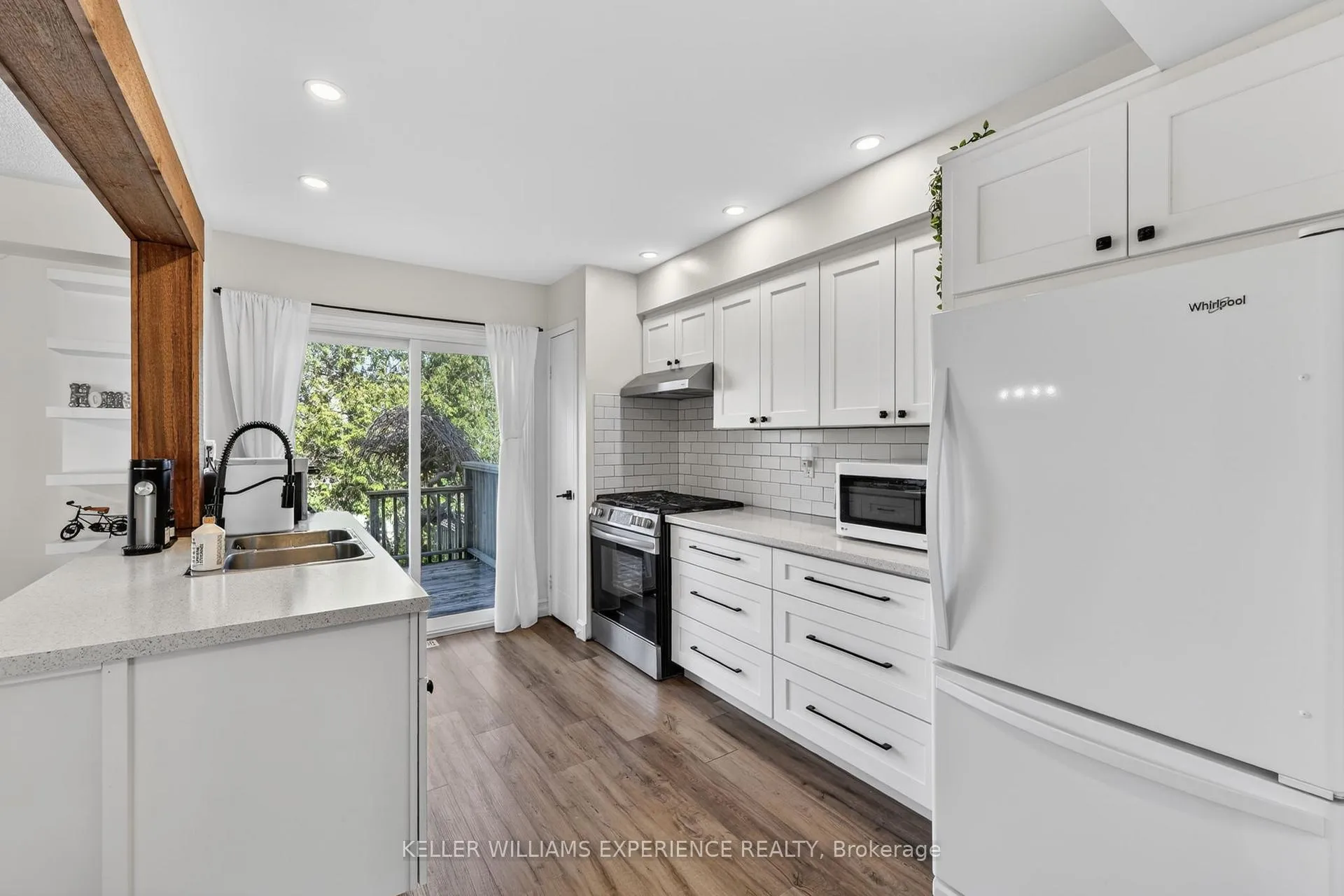 Photo 8 of 65 Garden Drive, Barrie, Allandale Heights — HOMEH