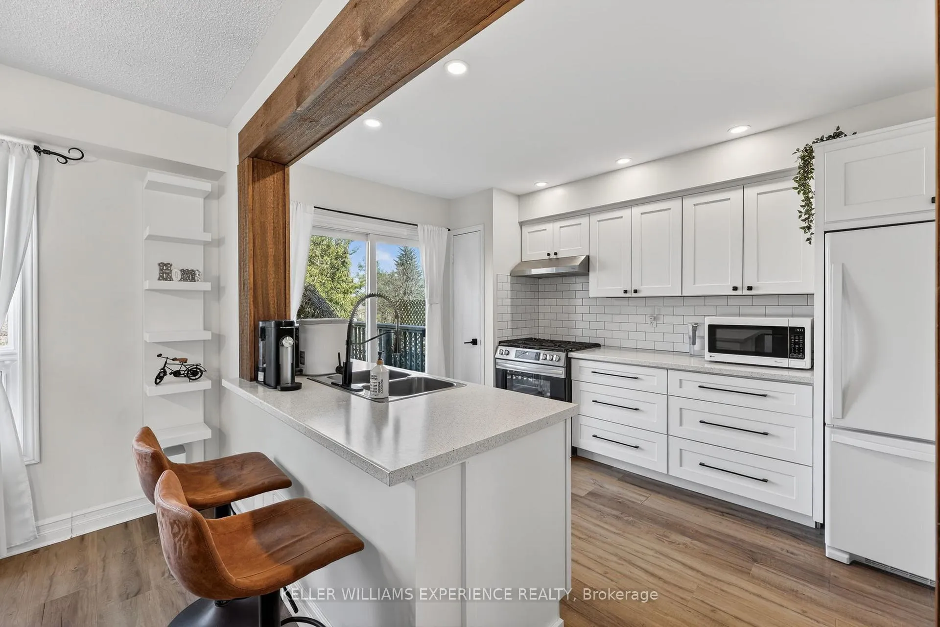Photo 10 of 65 Garden Drive, Barrie, Allandale Heights — HOMEH