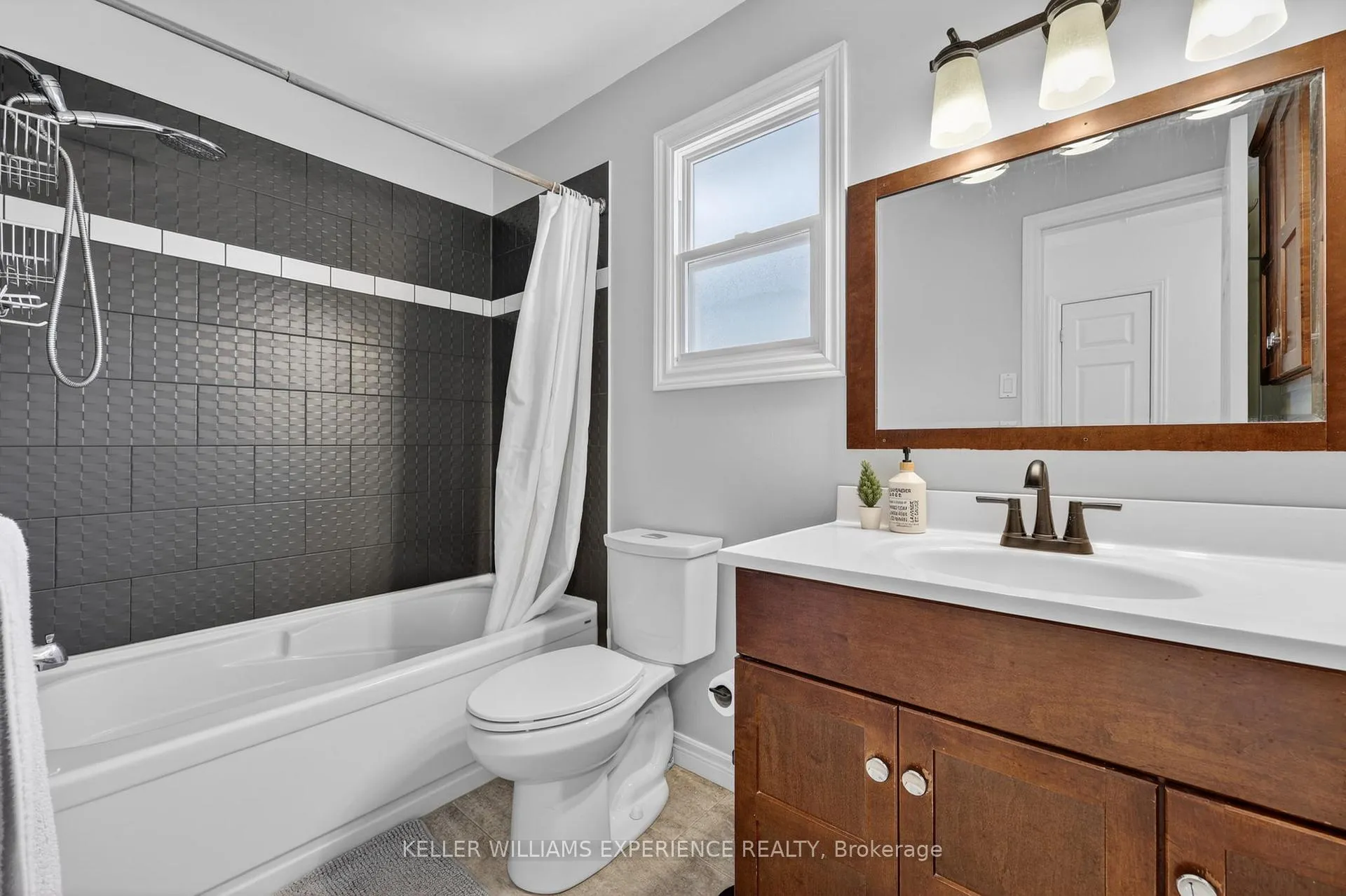 Photo 25 of 65 Garden Drive, Barrie, Allandale Heights — HOMEH