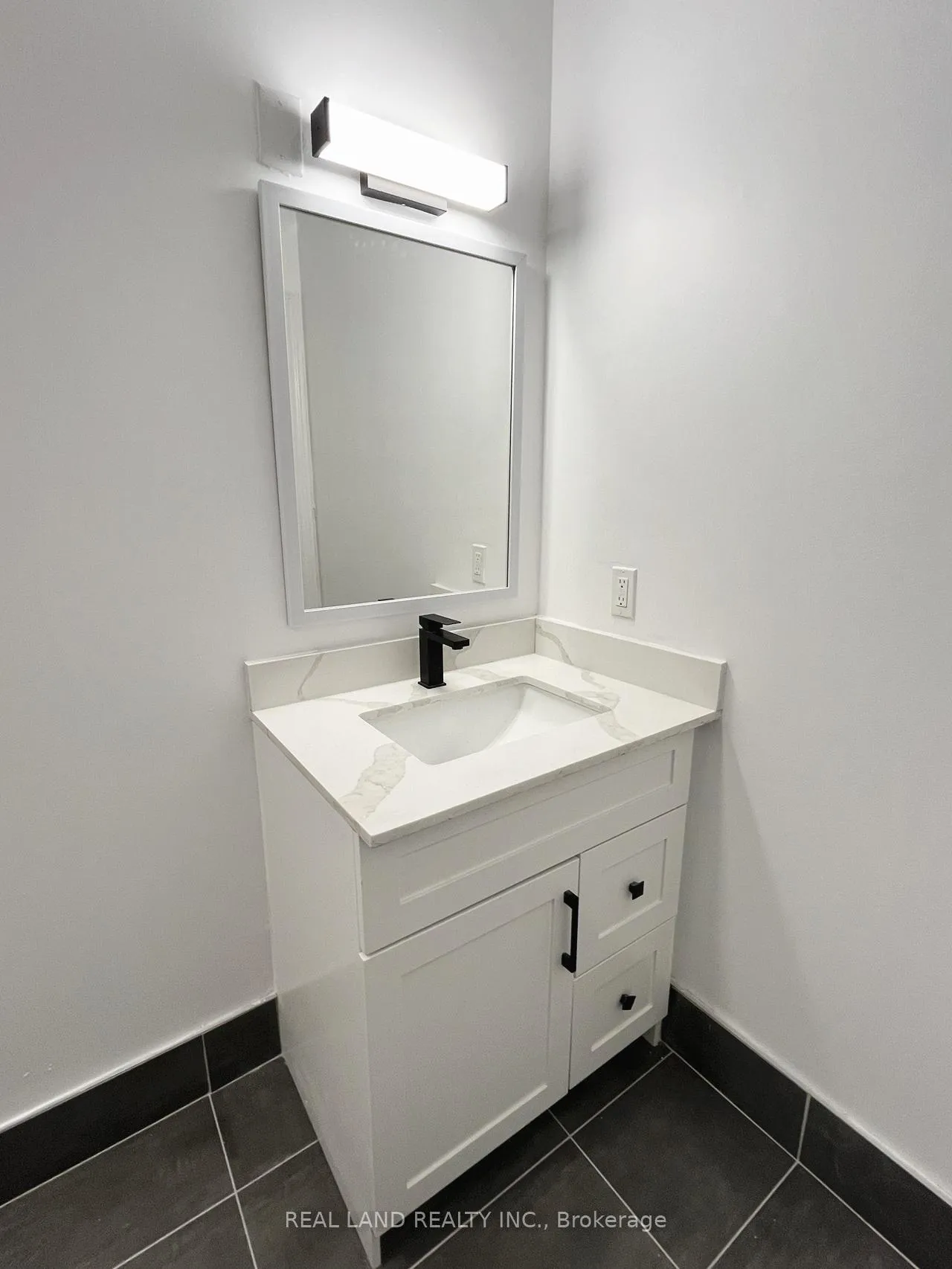 Photo 12 of Unit Unit 1, 31 King Street E, Oshawa, Central — HOMEH