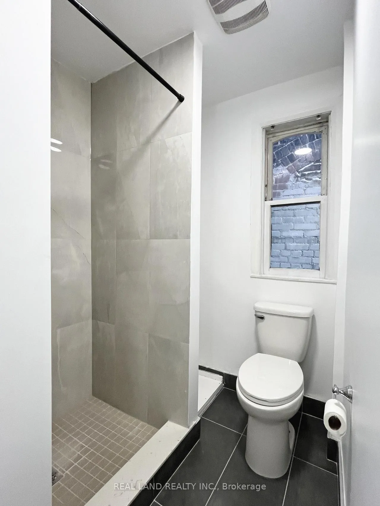 Photo 13 of Unit Unit 1, 31 King Street E, Oshawa, Central — HOMEH