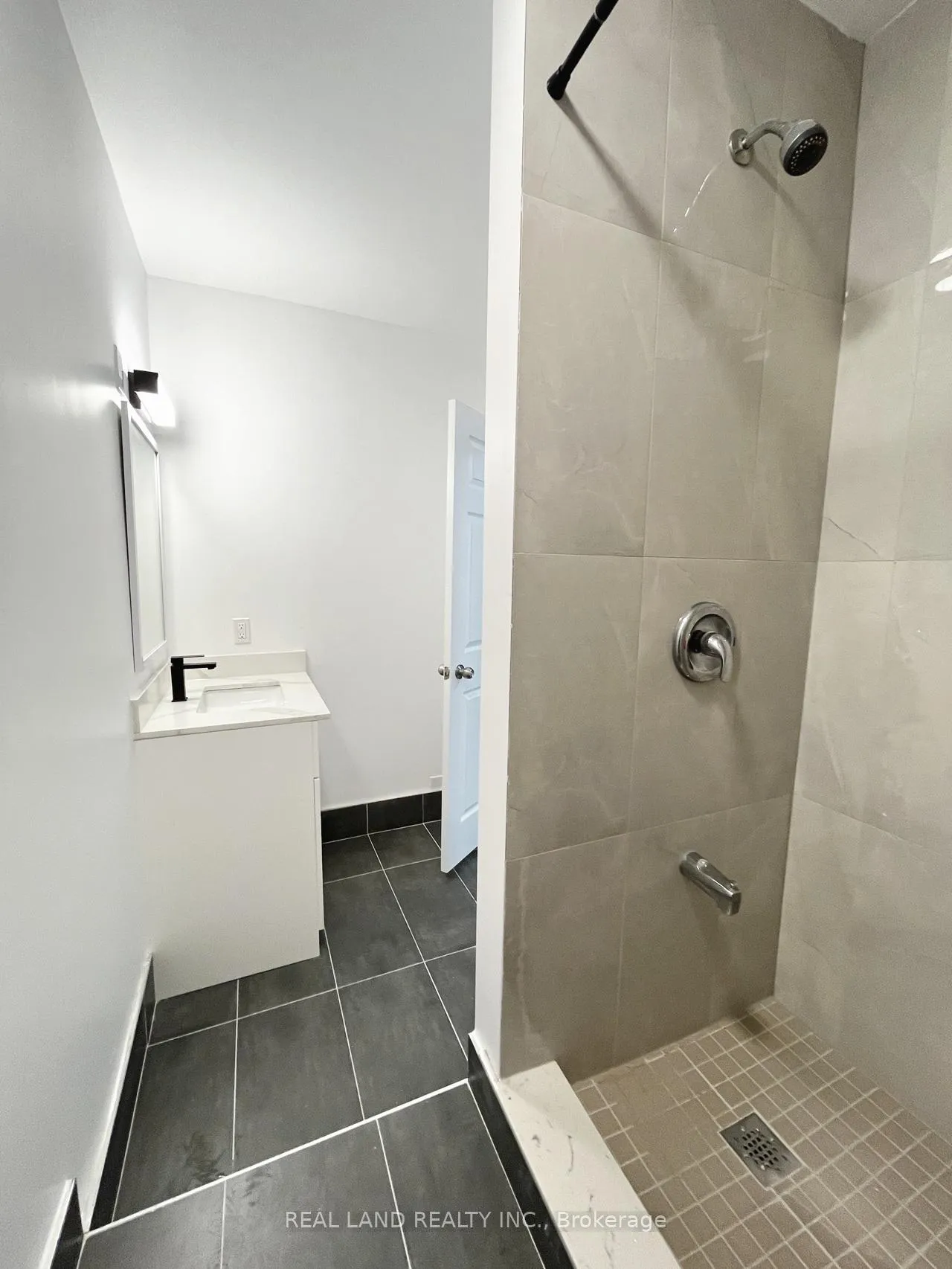 Photo 14 of Unit Unit 1, 31 King Street E, Oshawa, Central — HOMEH