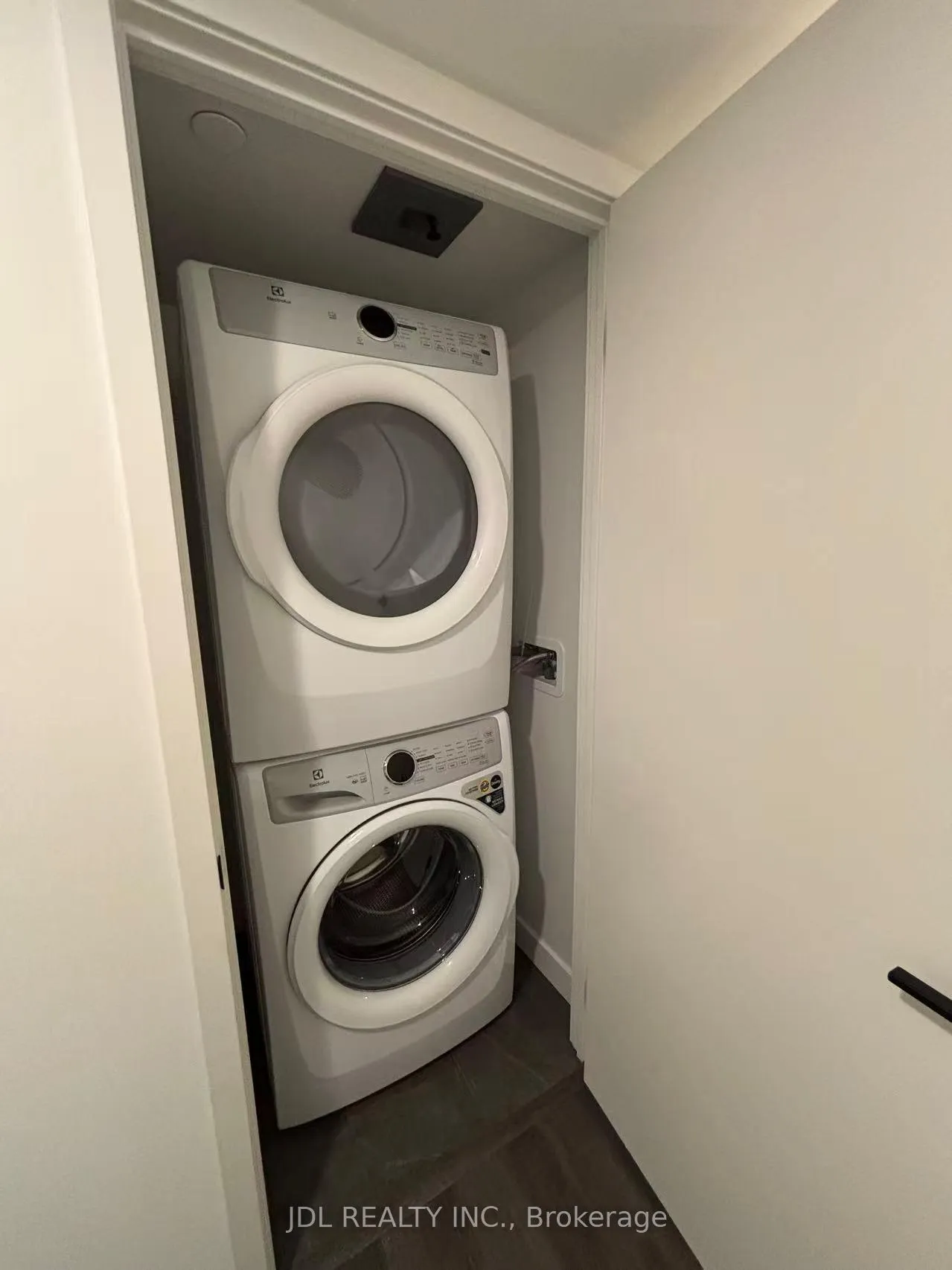 Photo 10 of Unit 1611, 609 Sherbourne Street, Toronto, North St. James Town — HOMEH