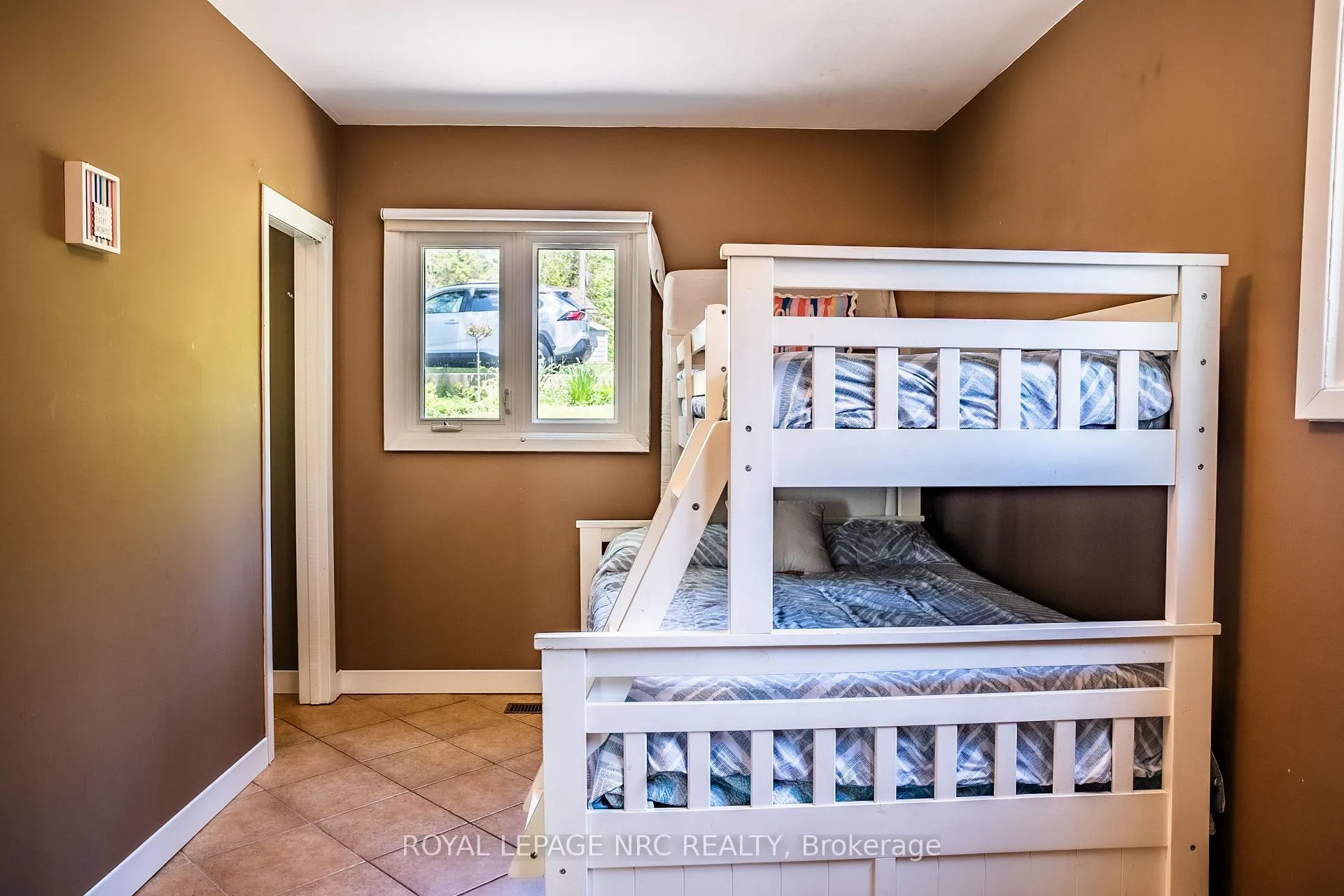 Photo 10 of 10245 Camelot Drive, Wainfleet, Lakeshore — HOMEH