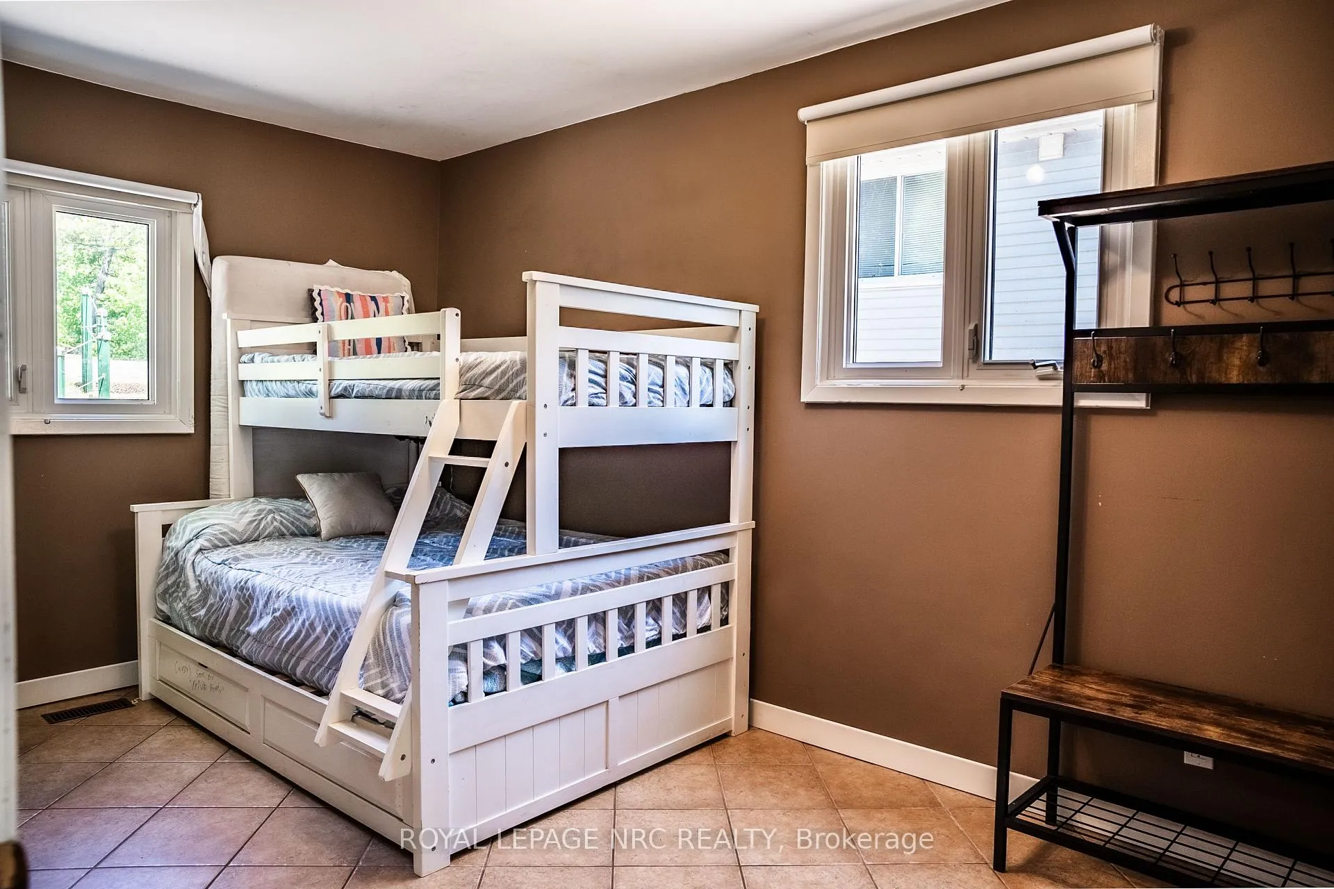 Photo 11 of 10245 Camelot Drive, Wainfleet, Lakeshore — HOMEH