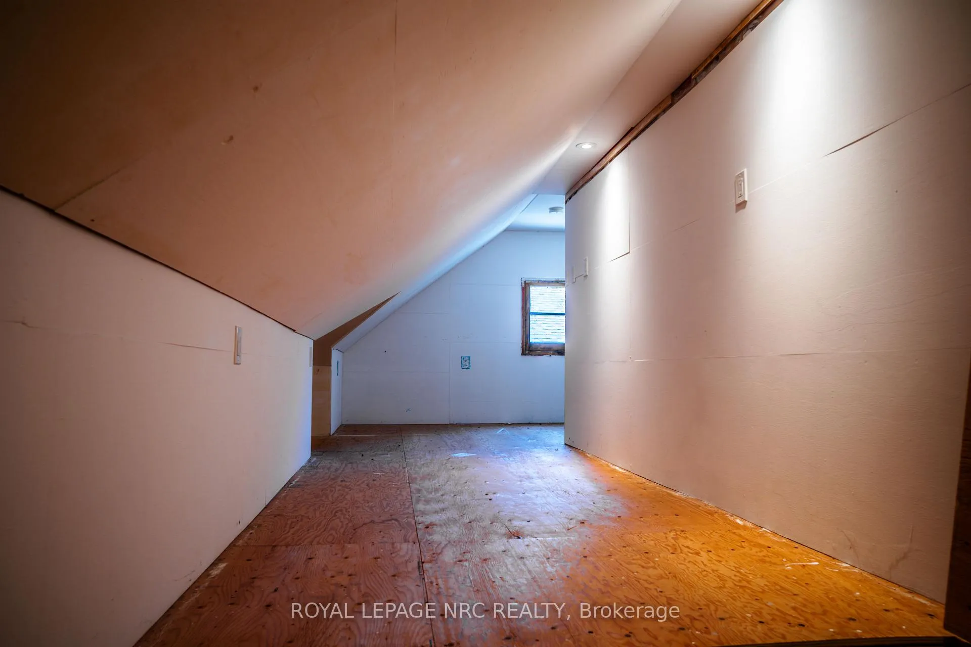 Photo 16 of 10245 Camelot Drive, Wainfleet, Lakeshore — HOMEH