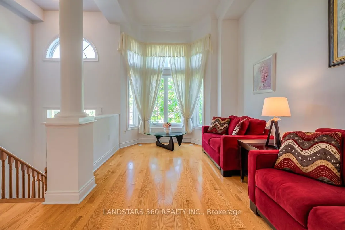 Photo 5 of 174 Legends Way, Markham, Unionville — HOMEH