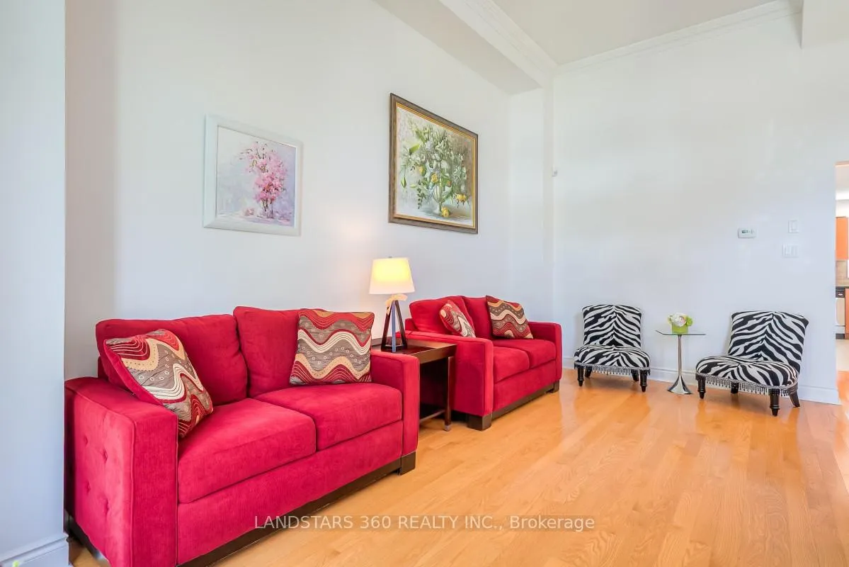 Photo 8 of 174 Legends Way, Markham, Unionville — HOMEH