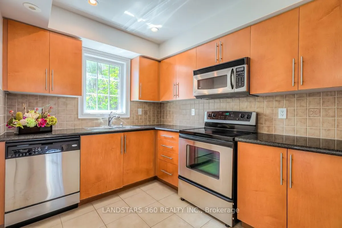 Photo 16 of 174 Legends Way, Markham, Unionville — HOMEH