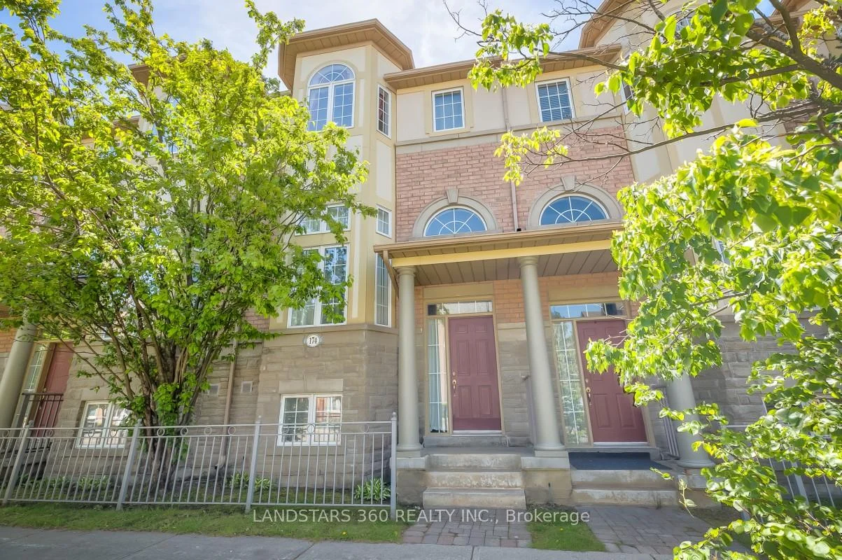 Photo 3 of 174 Legends Way, Markham, Unionville — HOMEH