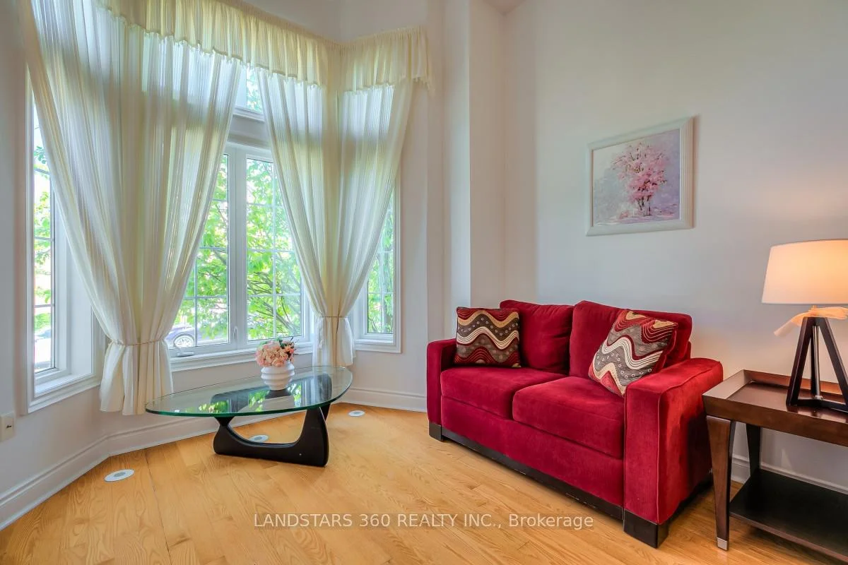 Photo 10 of 174 Legends Way, Markham, Unionville — HOMEH