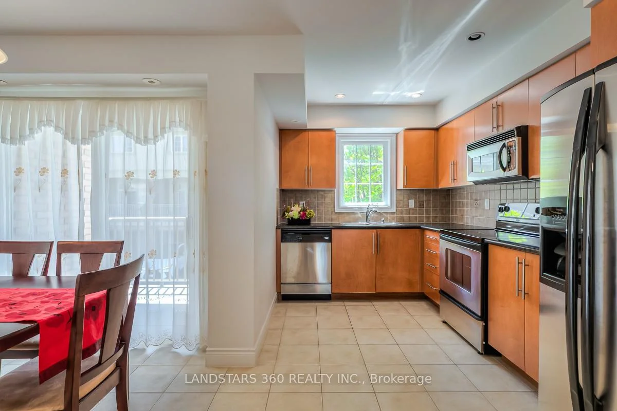 Photo 14 of 174 Legends Way, Markham, Unionville — HOMEH