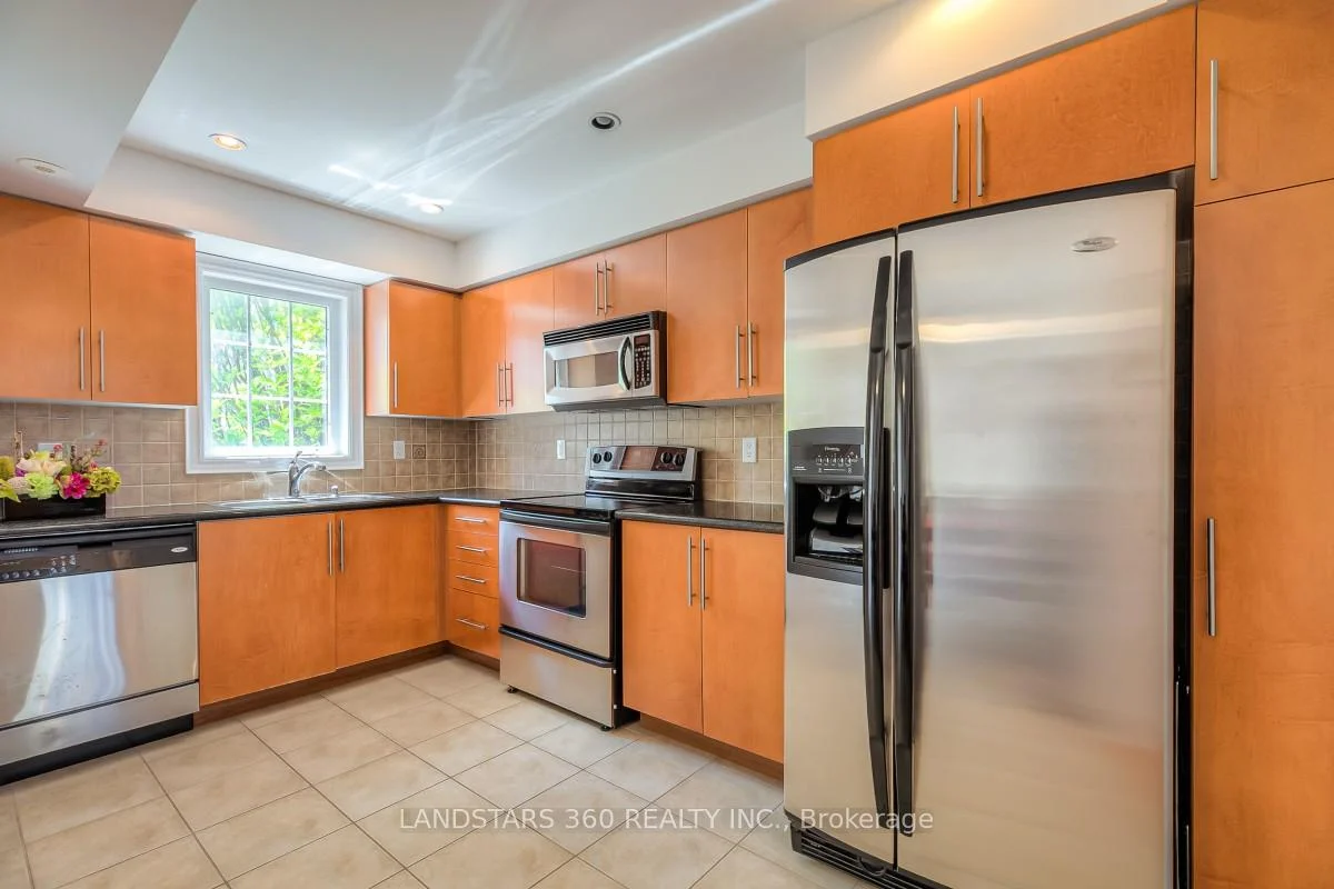 Photo 15 of 174 Legends Way, Markham, Unionville — HOMEH