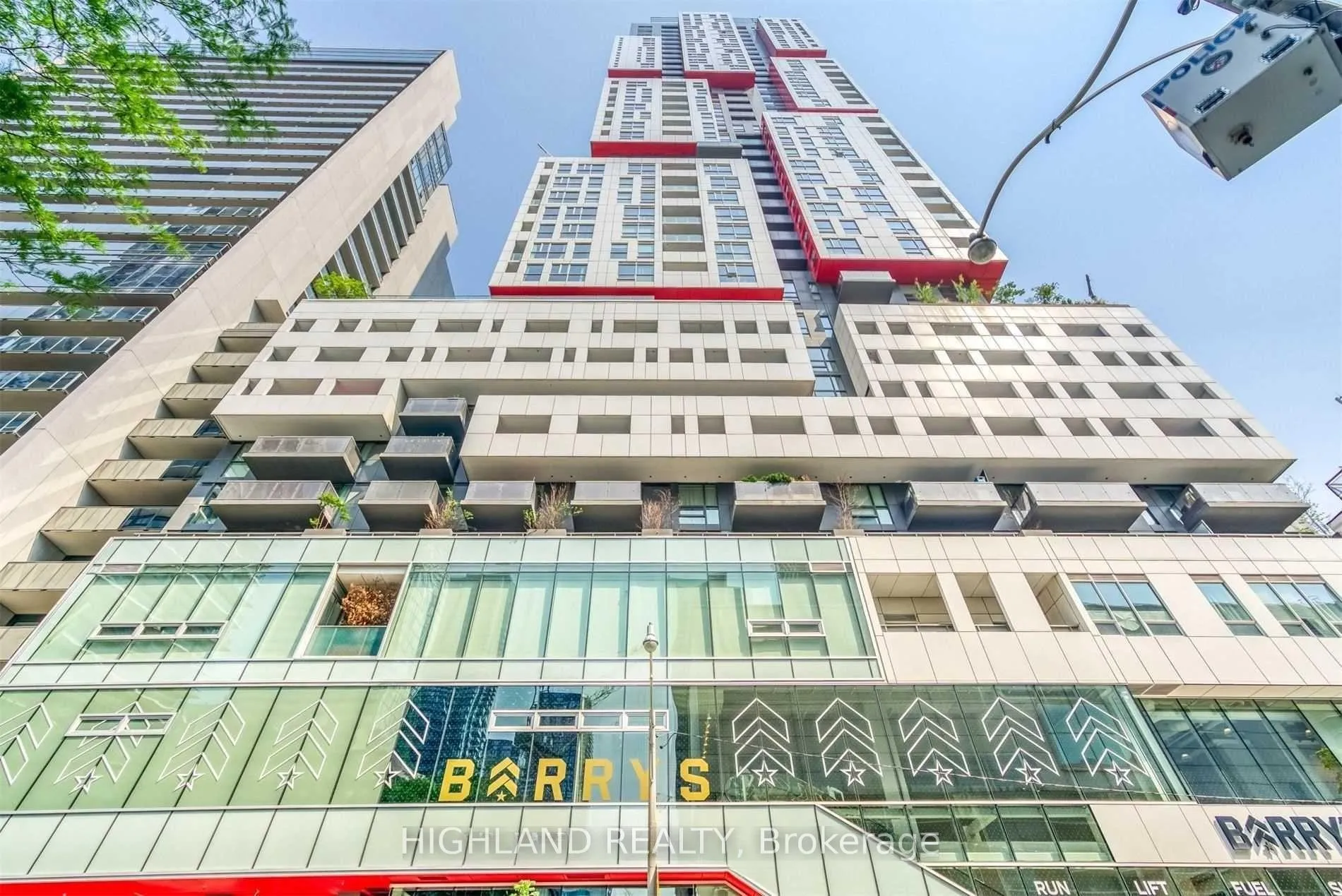 Front of Unit 1705, 318 Richmond Street W