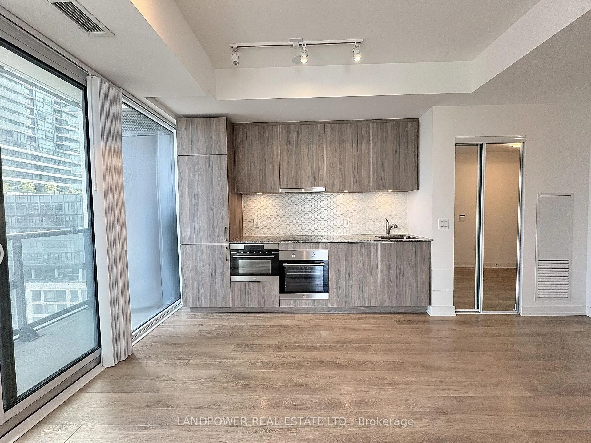 Photo 9 of Unit 1620, 158 Front Street E, Toronto, Moss Park — HOMEH
