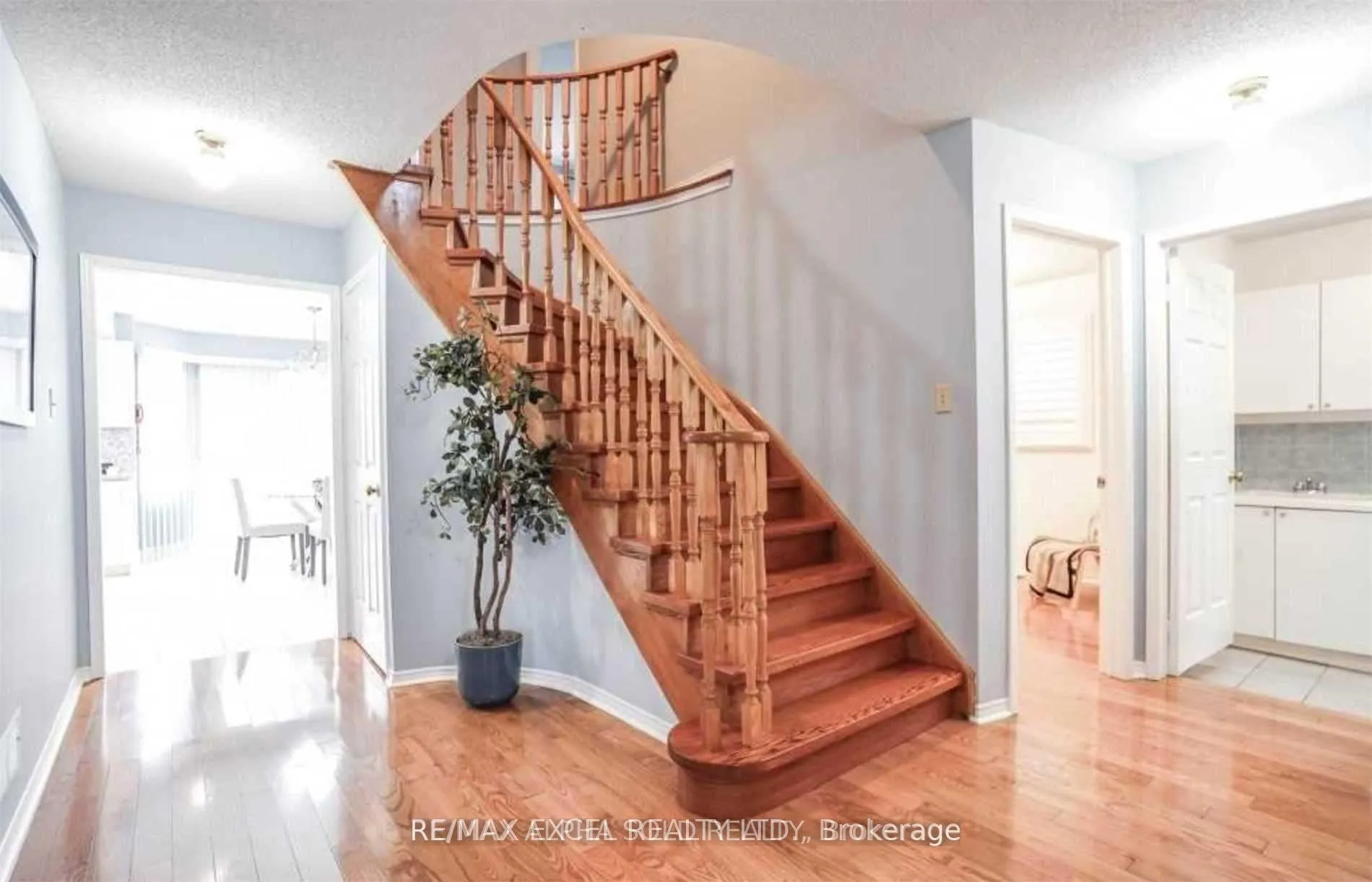 Photo 3 of 59 Dewberry Drive, Markham, Middlefield — HOMEH