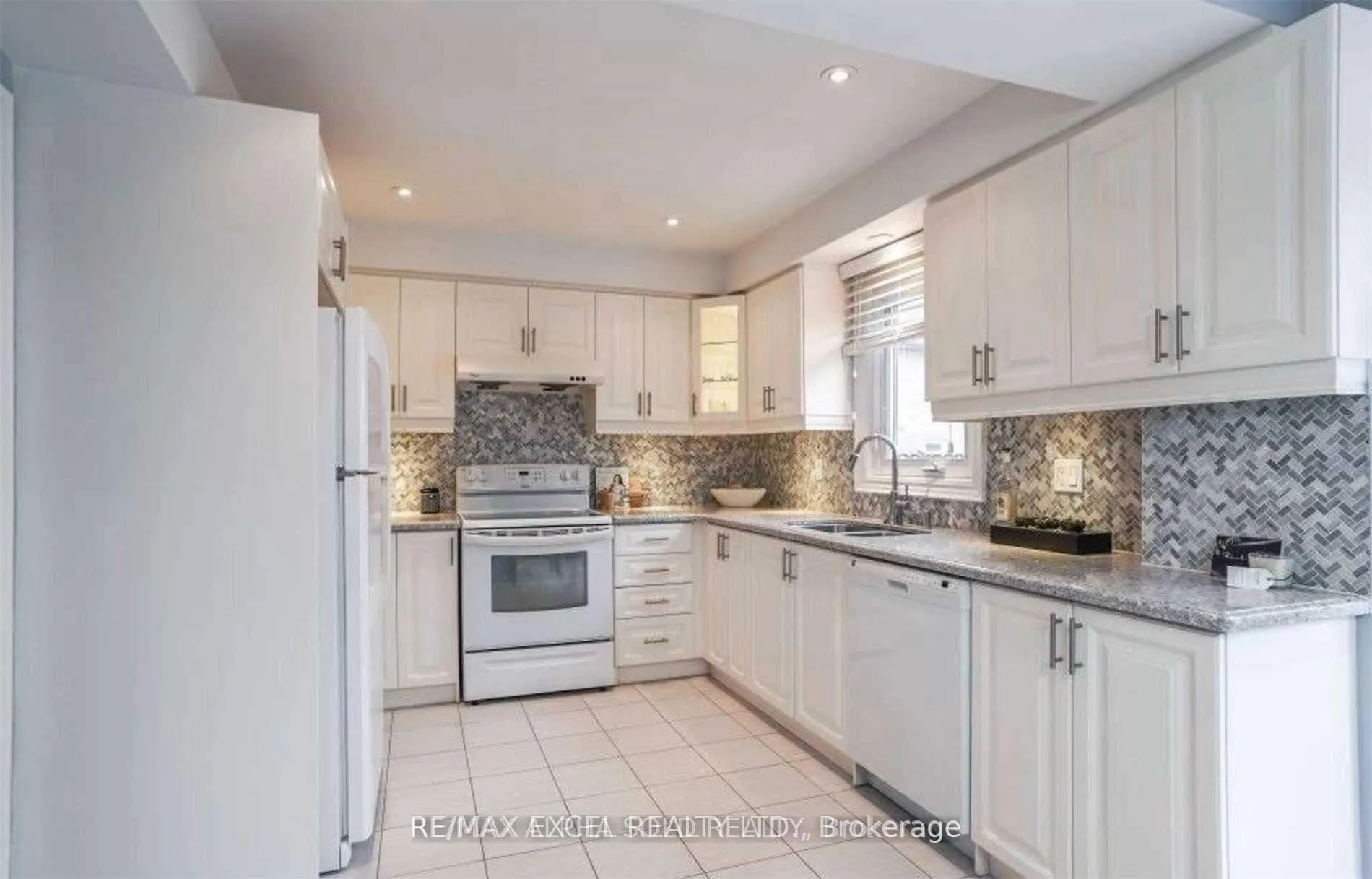 Photo 11 of 59 Dewberry Drive, Markham, Middlefield — HOMEH