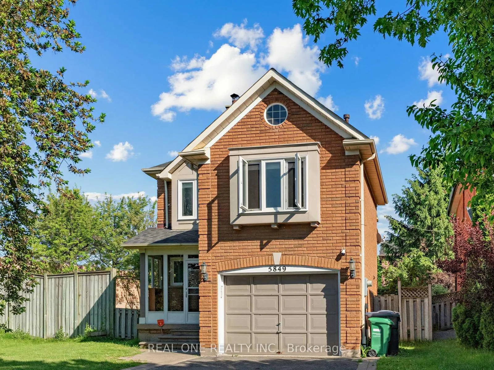Photo 2 of 5849 Chorley Place, Mississauga, Central Erin Mills — HOMEH