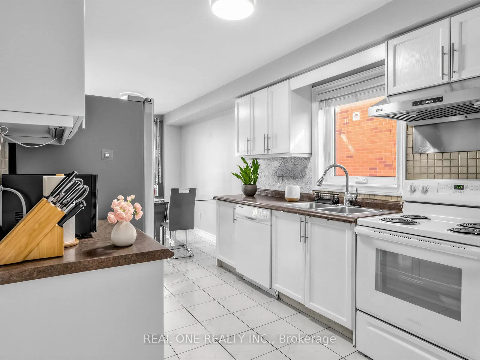 Photo 11 of 5849 Chorley Place, Mississauga, Central Erin Mills — HOMEH
