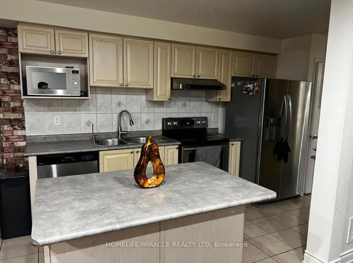 Photo 11 of 115 Tiller Trail, Brampton, Fletcher's Creek Village — HOMEH