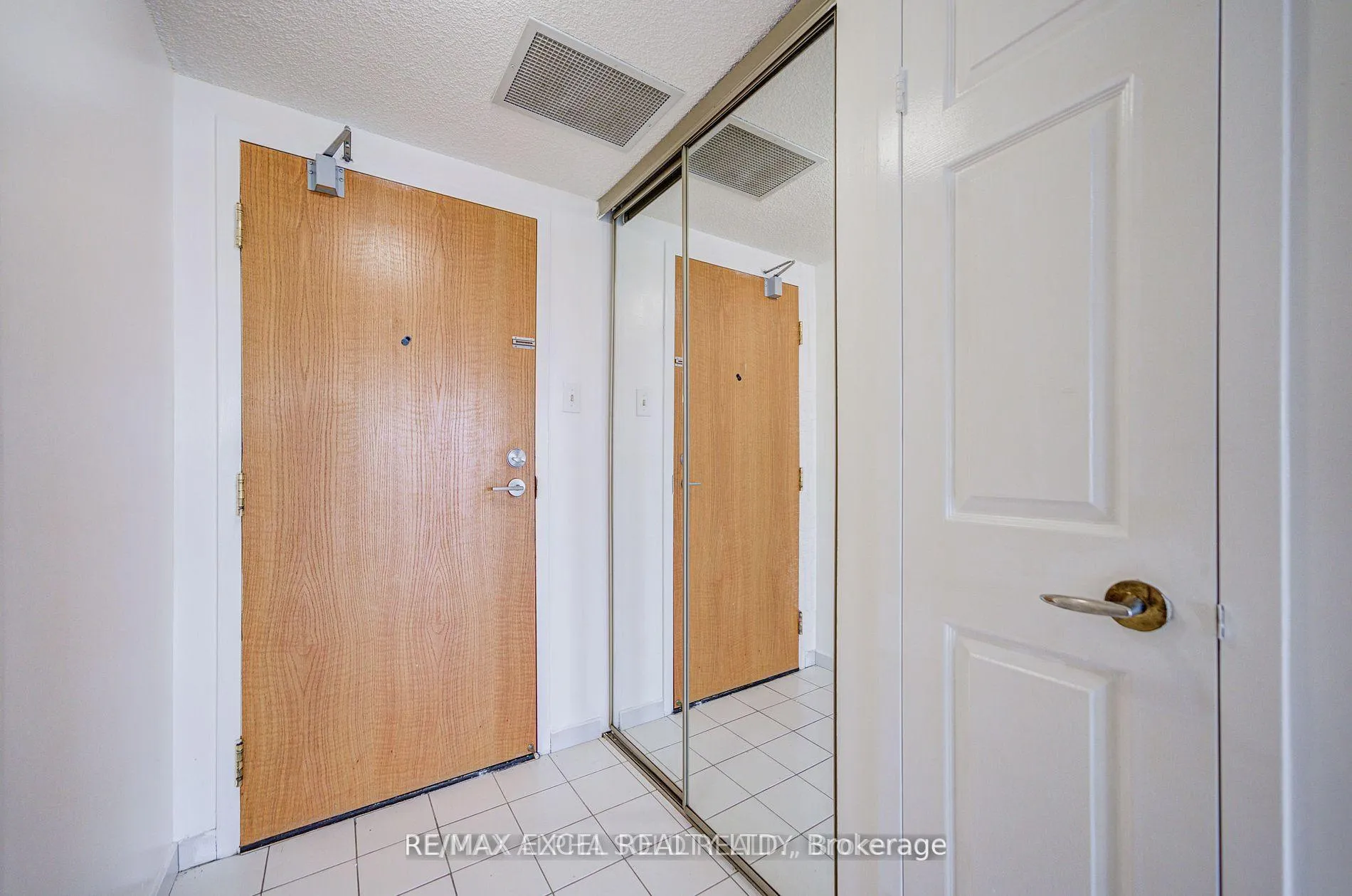 Photo 10 of Unit 303, 4727 Sheppard Avenue E, Scarborough, Agincourt South-Malvern West — HOMEH