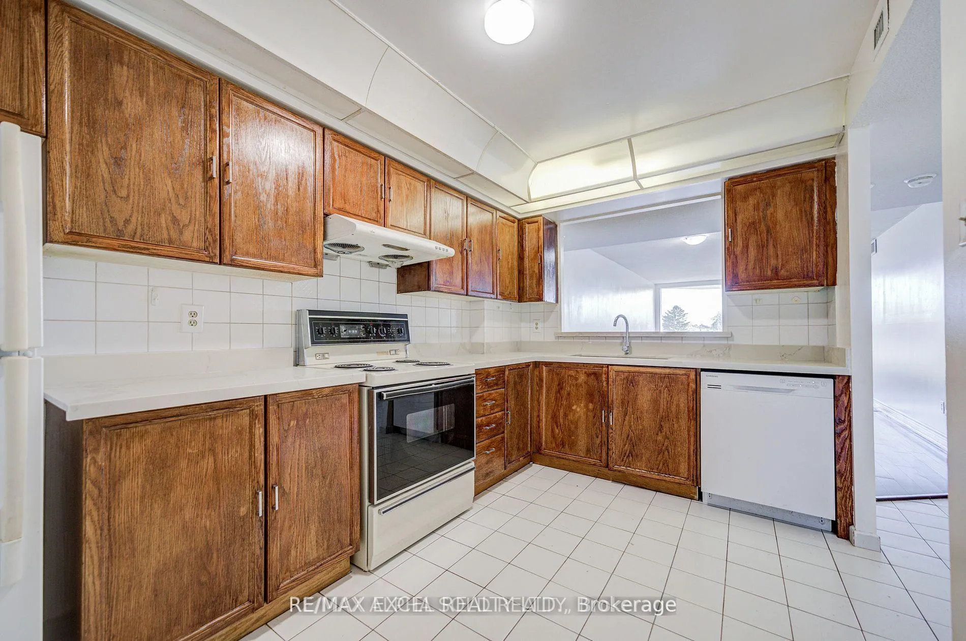 Photo 11 of Unit 303, 4727 Sheppard Avenue E, Scarborough, Agincourt South-Malvern West — HOMEH