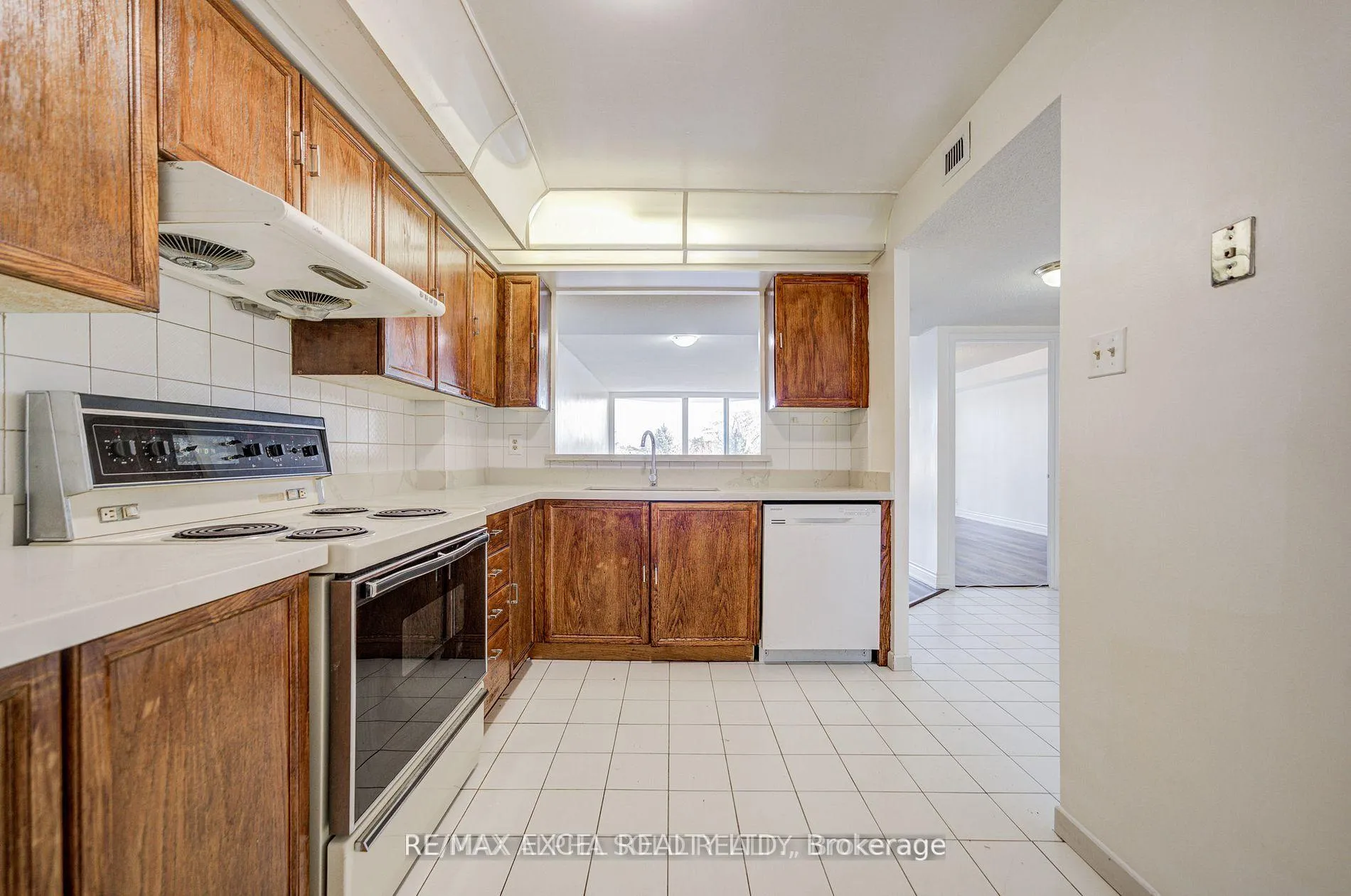 Photo 12 of Unit 303, 4727 Sheppard Avenue E, Scarborough, Agincourt South-Malvern West — HOMEH