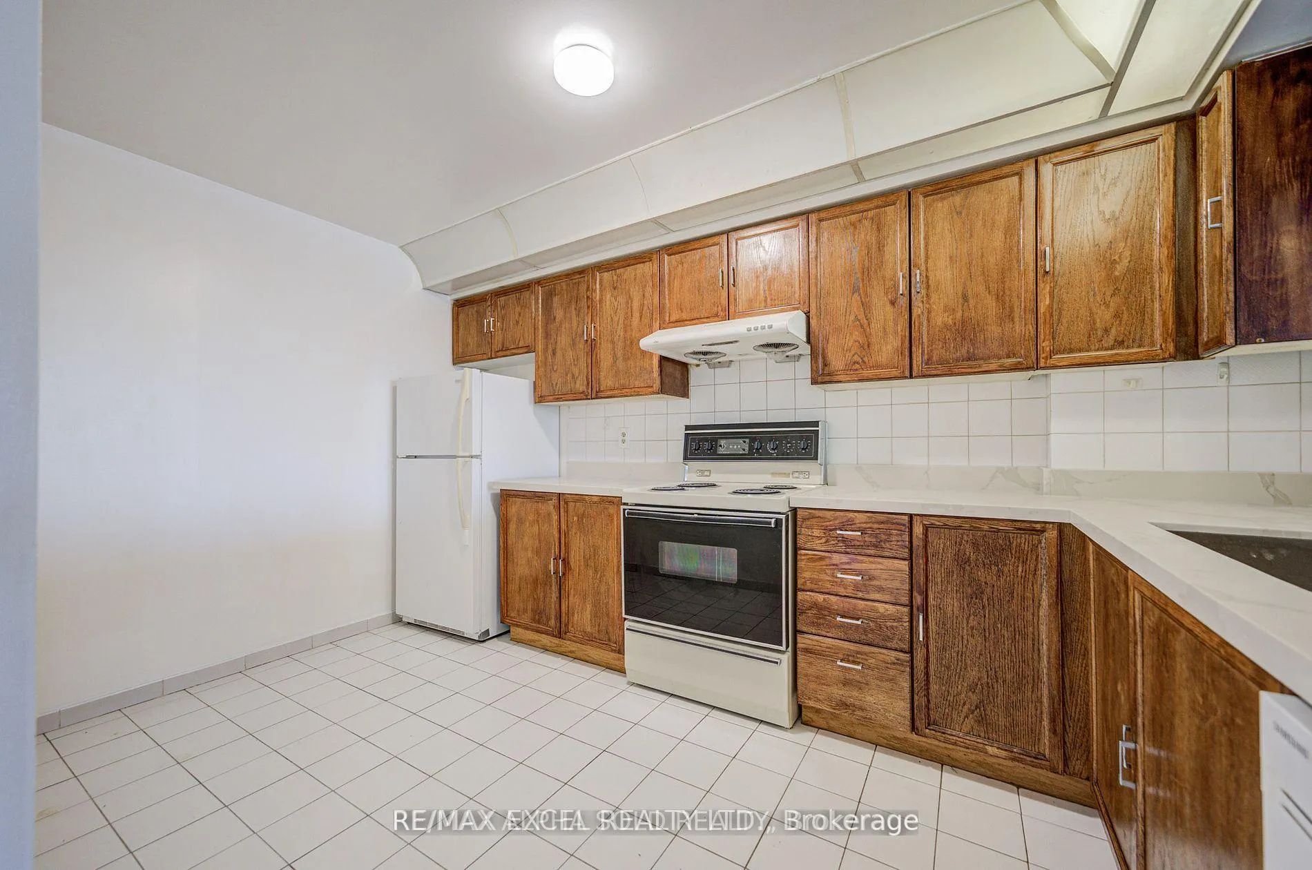 Photo 15 of Unit 303, 4727 Sheppard Avenue E, Scarborough, Agincourt South-Malvern West — HOMEH