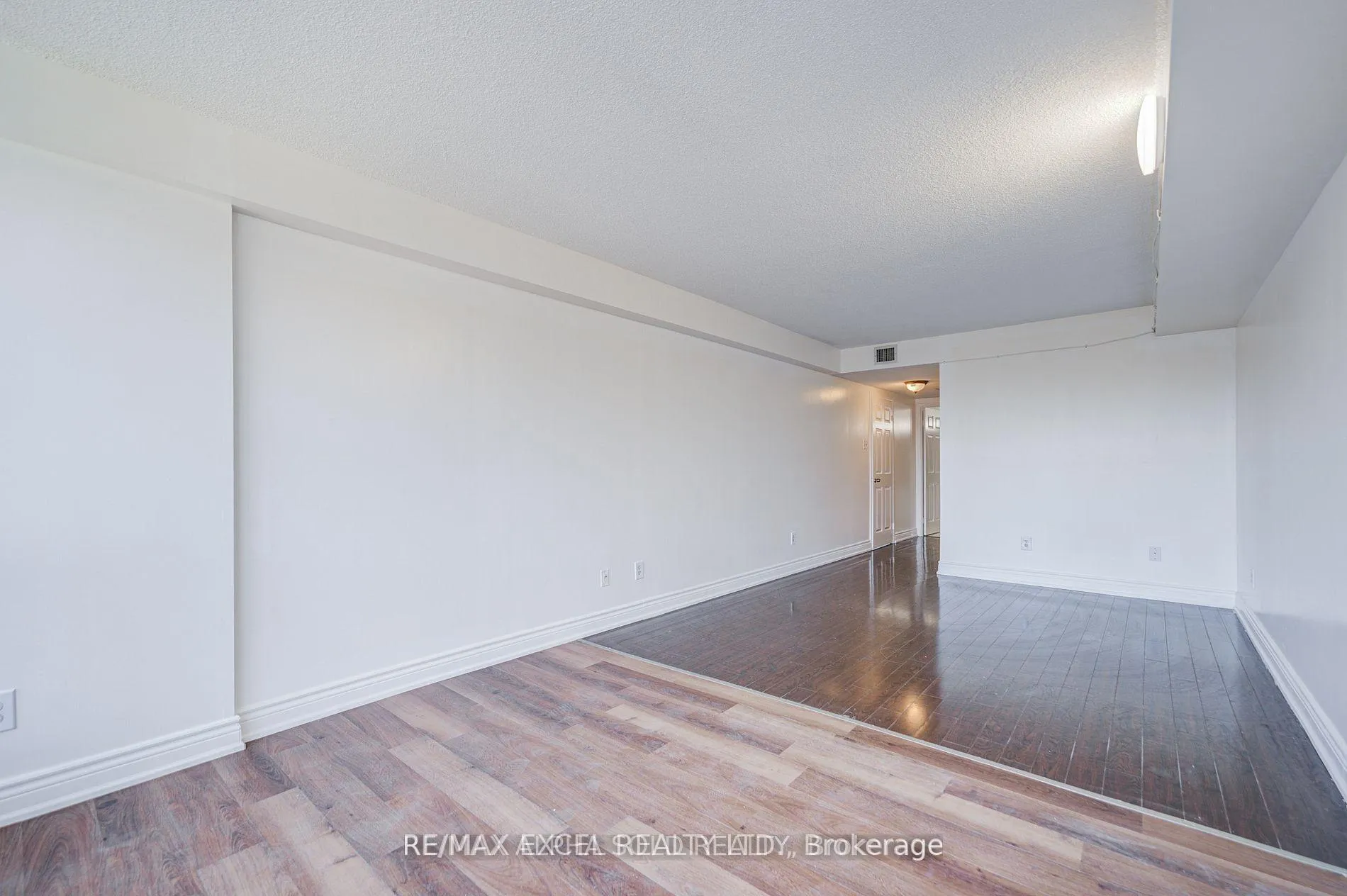 Photo 20 of Unit 303, 4727 Sheppard Avenue E, Scarborough, Agincourt South-Malvern West — HOMEH