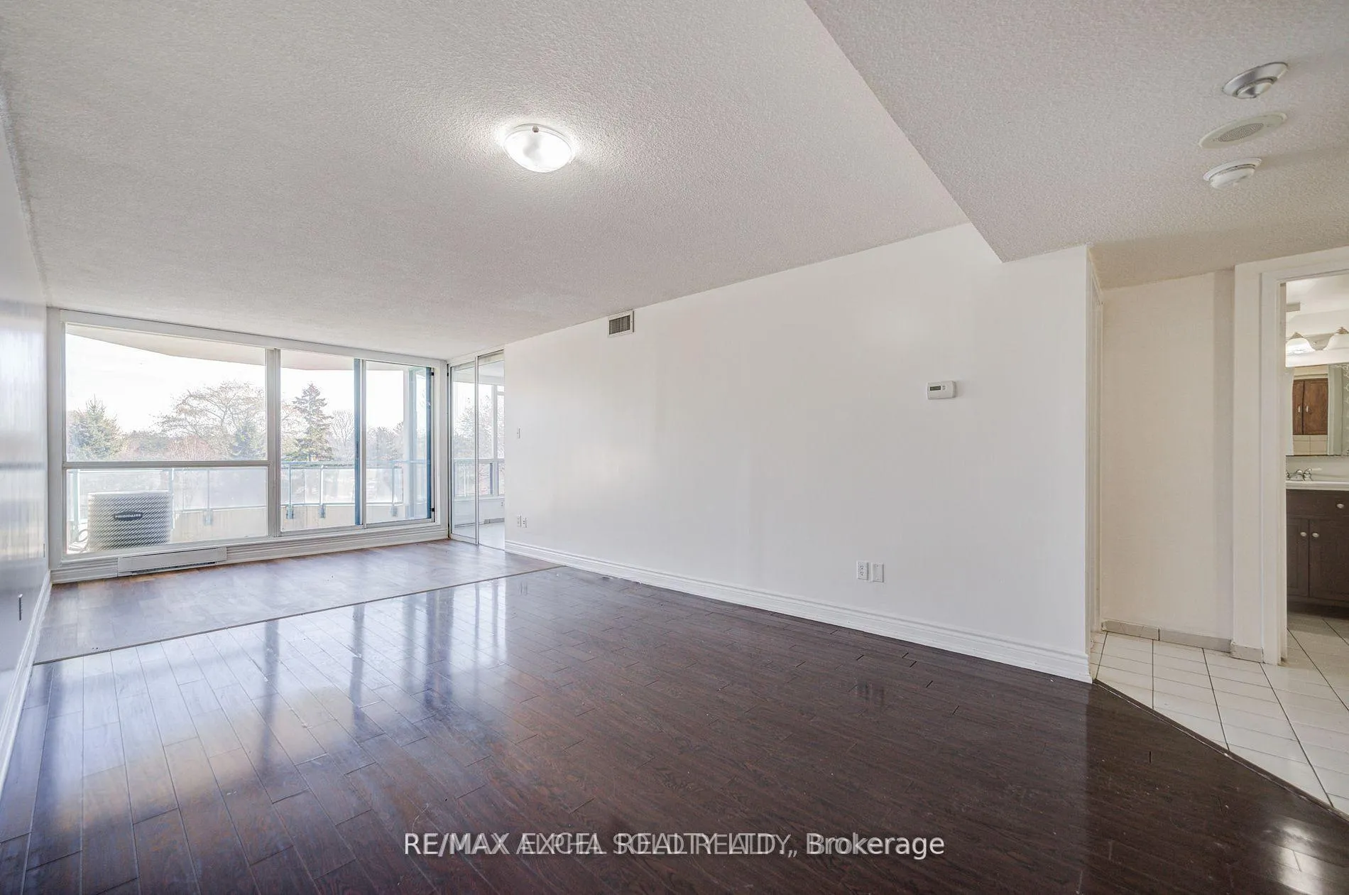 Photo 36 of Unit 303, 4727 Sheppard Avenue E, Scarborough, Agincourt South-Malvern West — HOMEH